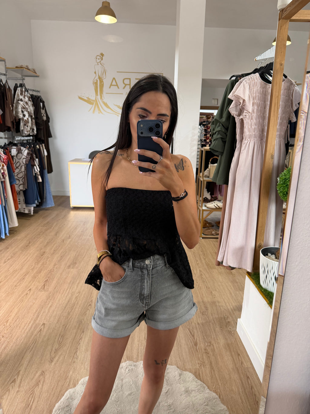 Short vaquero denim tiro alto / Bermuda corta mom fit