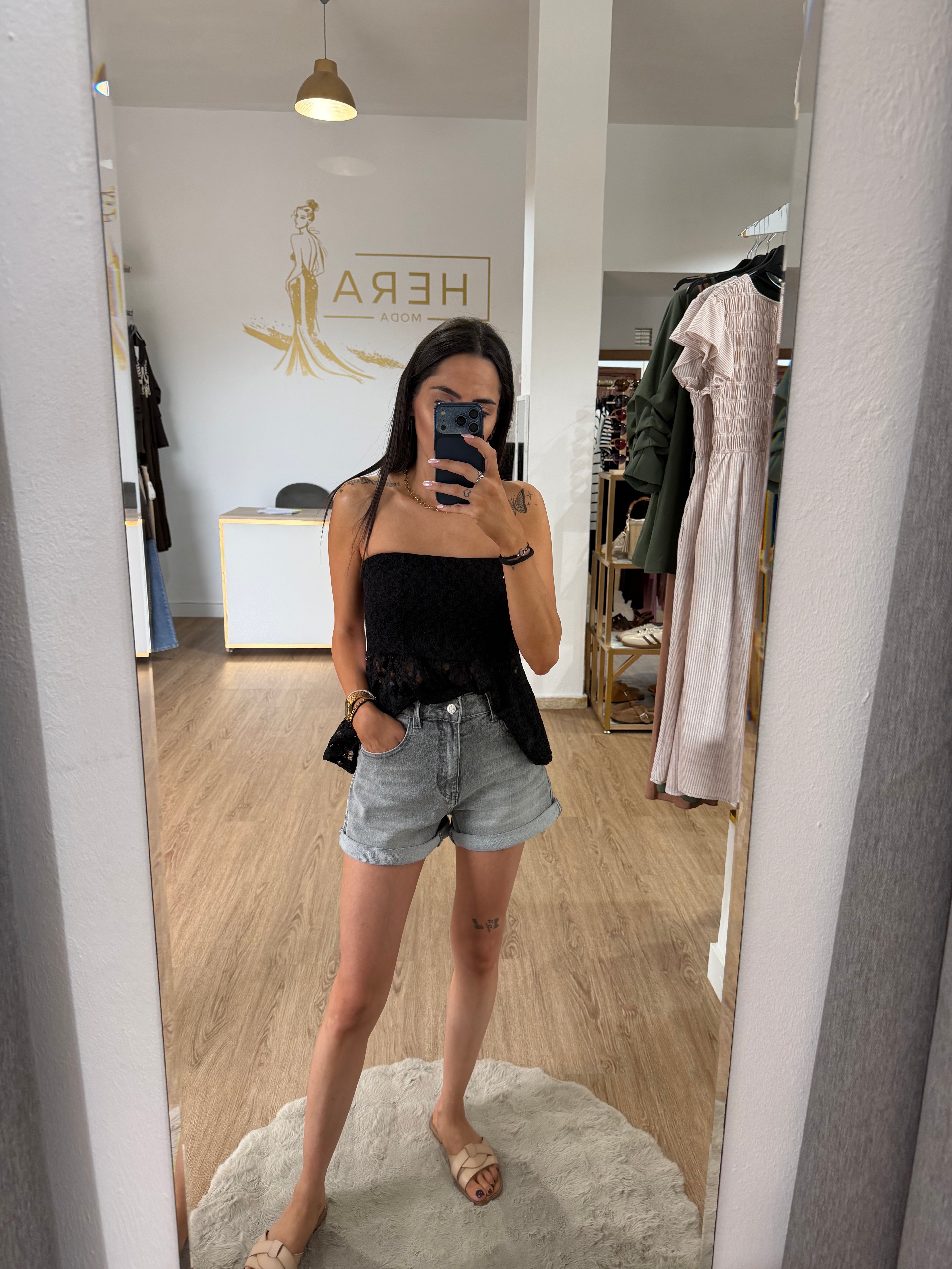 Short vaquero denim tiro alto / Bermuda corta mom fit