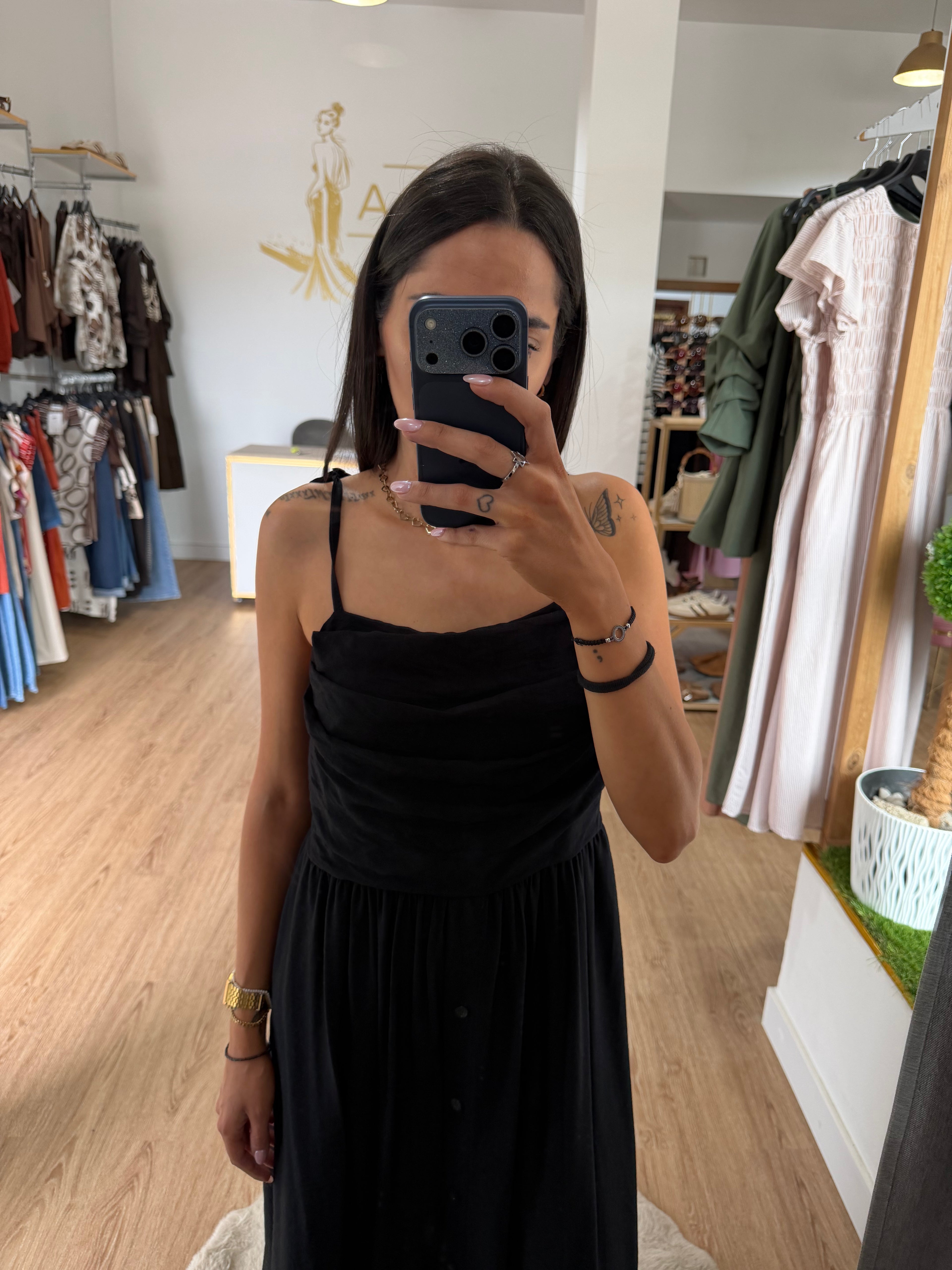 Vestido largo de tirantes con escote drapeado y botonadura frontal / Vestido midi fluido
