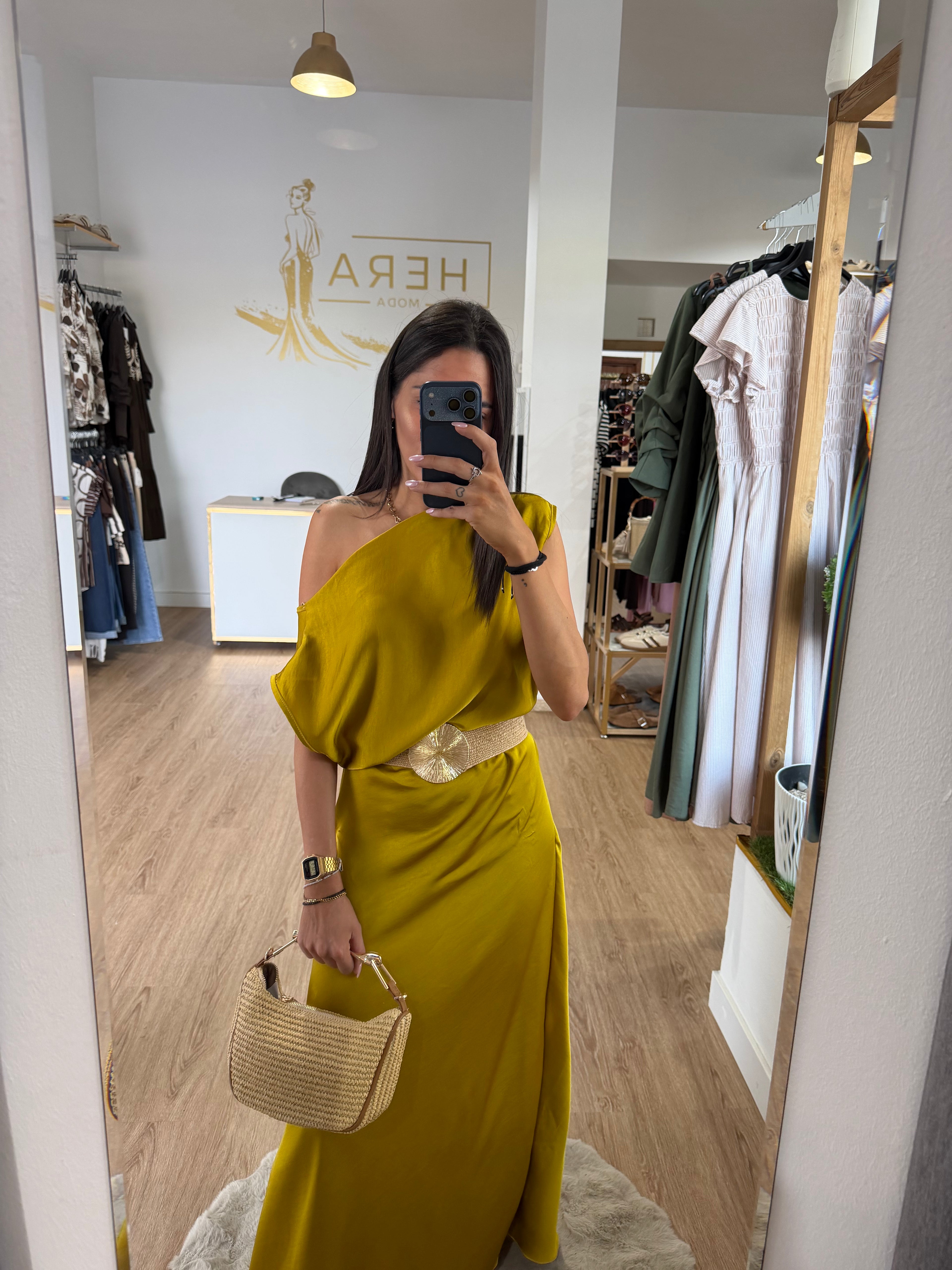 Vestido largo satinado escote asimétrico / Vestido de invitada fluido