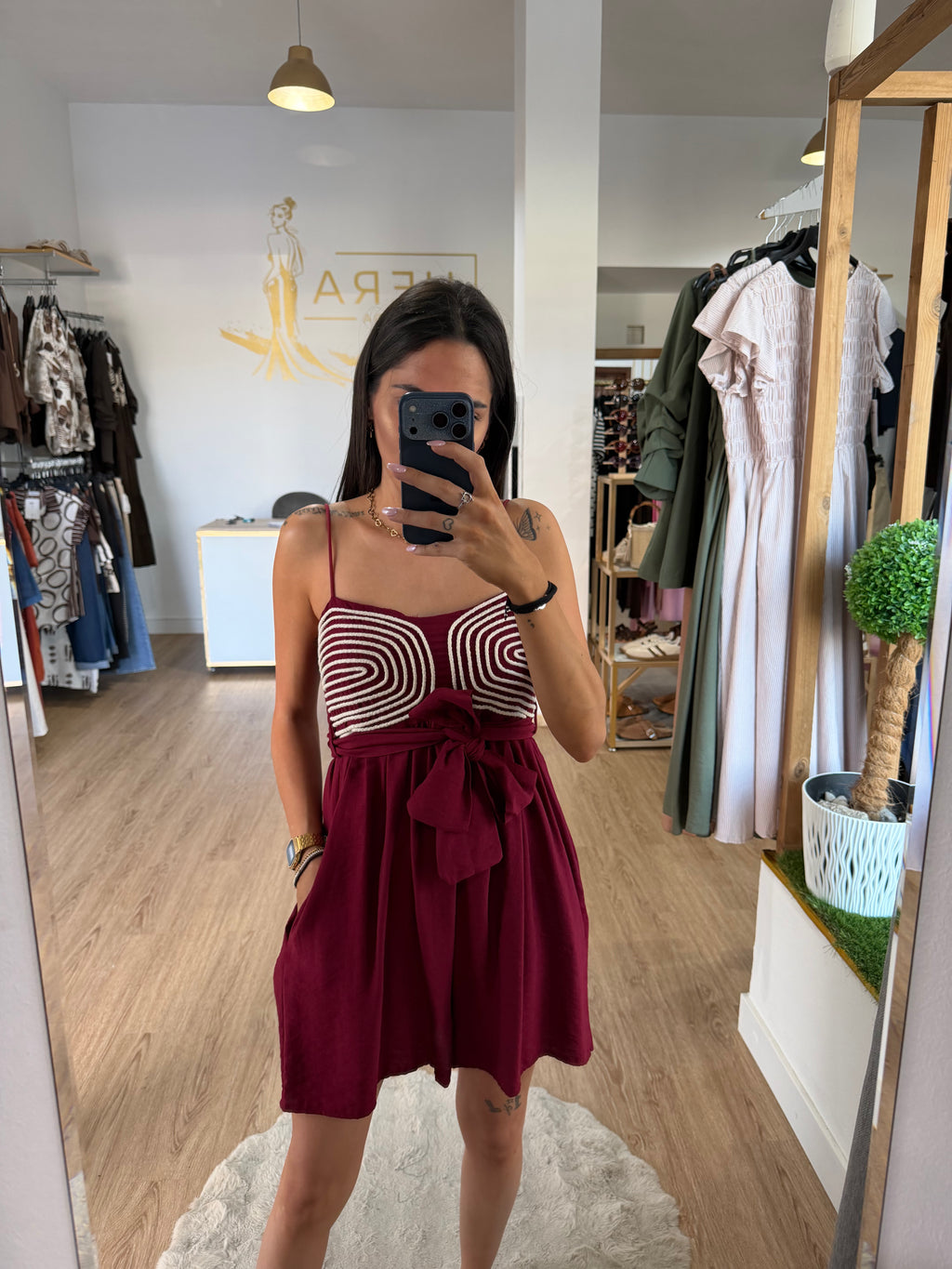 Mono corto de tirantes con pecho crochet / Mono fluido con lazada y bolsillos