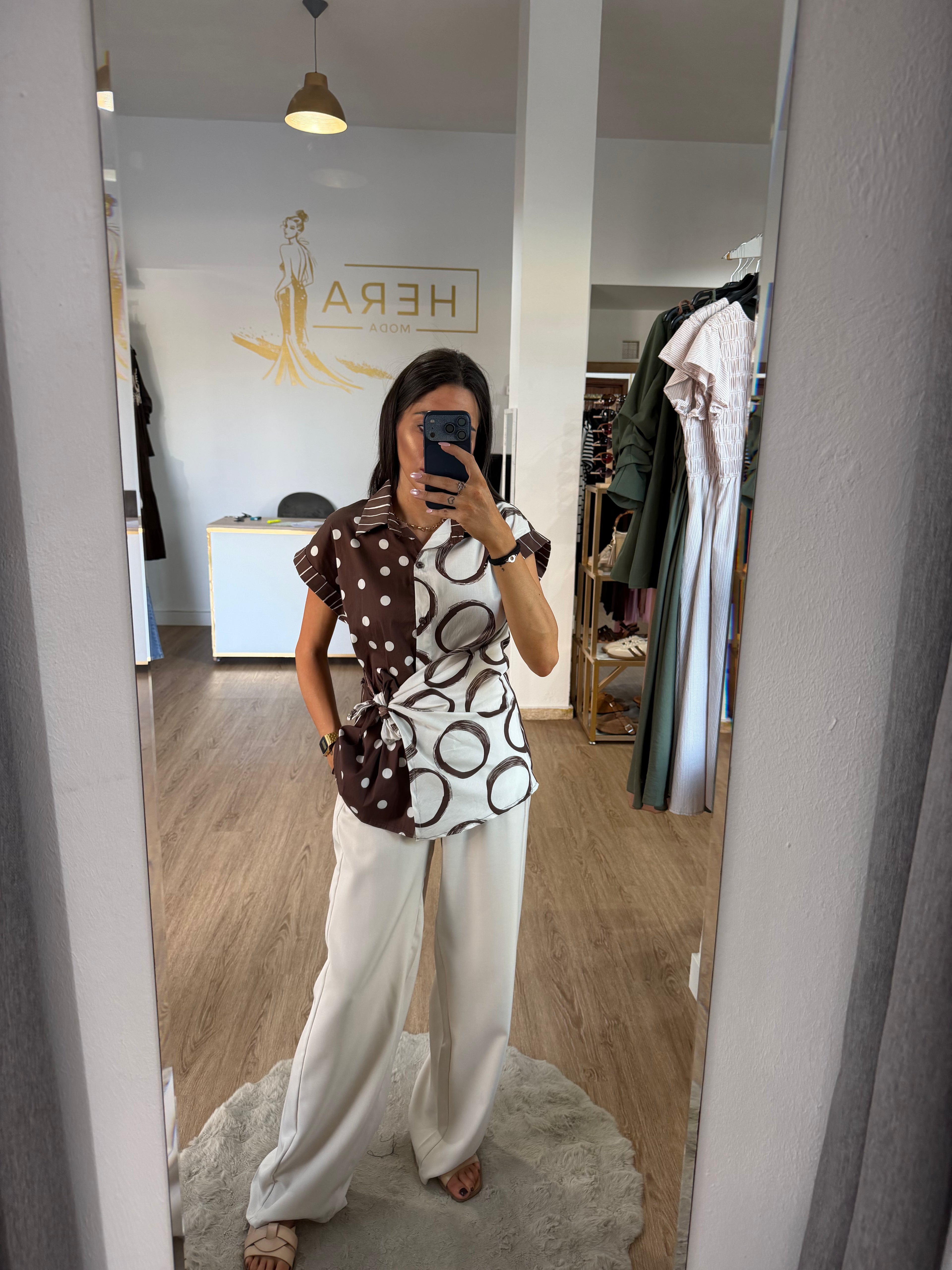 Camisa fluida mix estampados con lazo lateral / Blusa camisera combinada con nudo