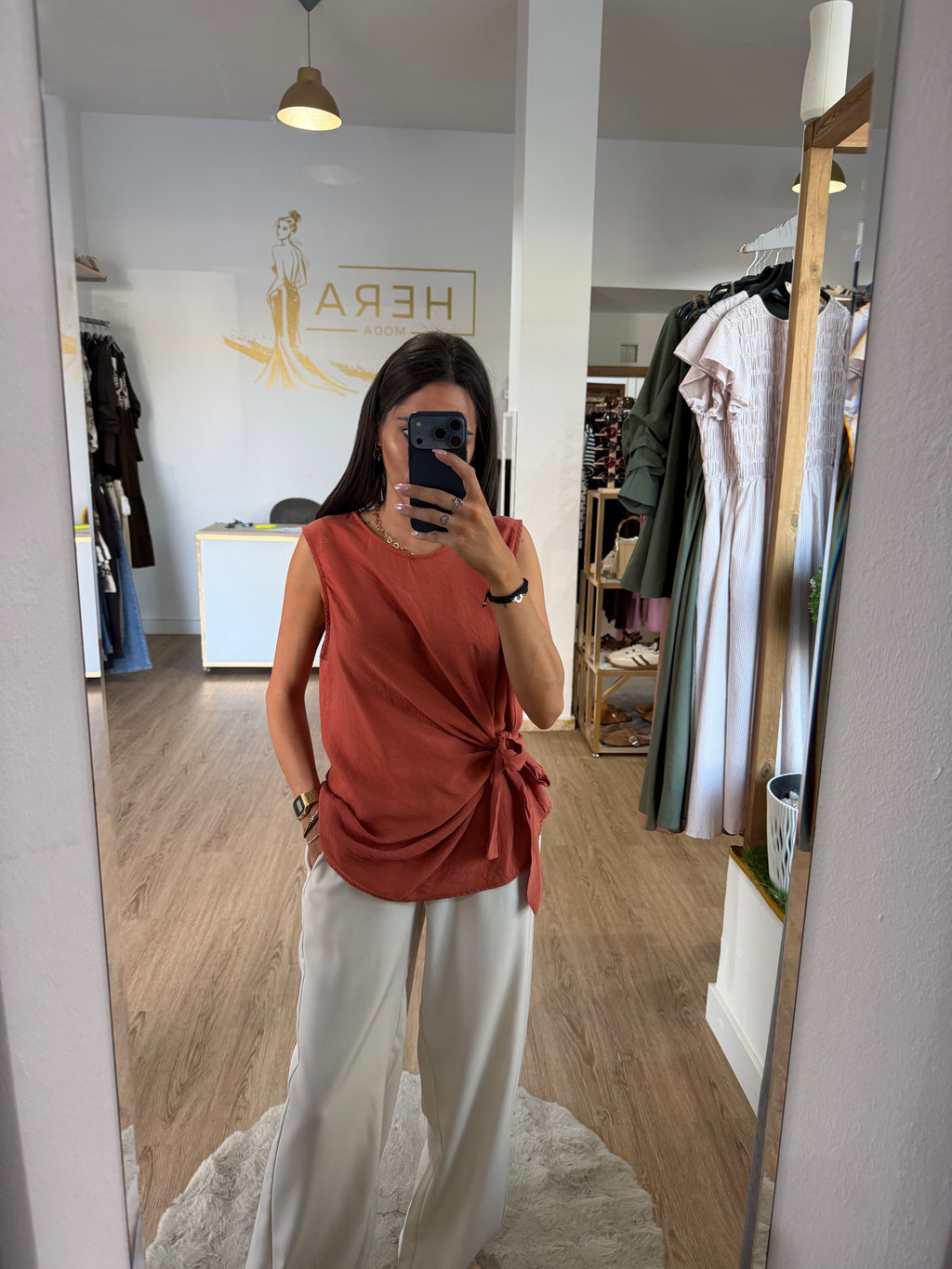 Blusa sin mangas con lazo lateral y corte cruzado / Top Fluido drapeado en cintura