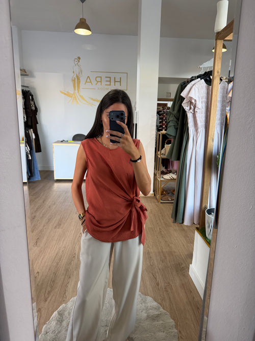 Blusa sin mangas con lazo lateral y corte cruzado / Top Fluido drapeado en cintura