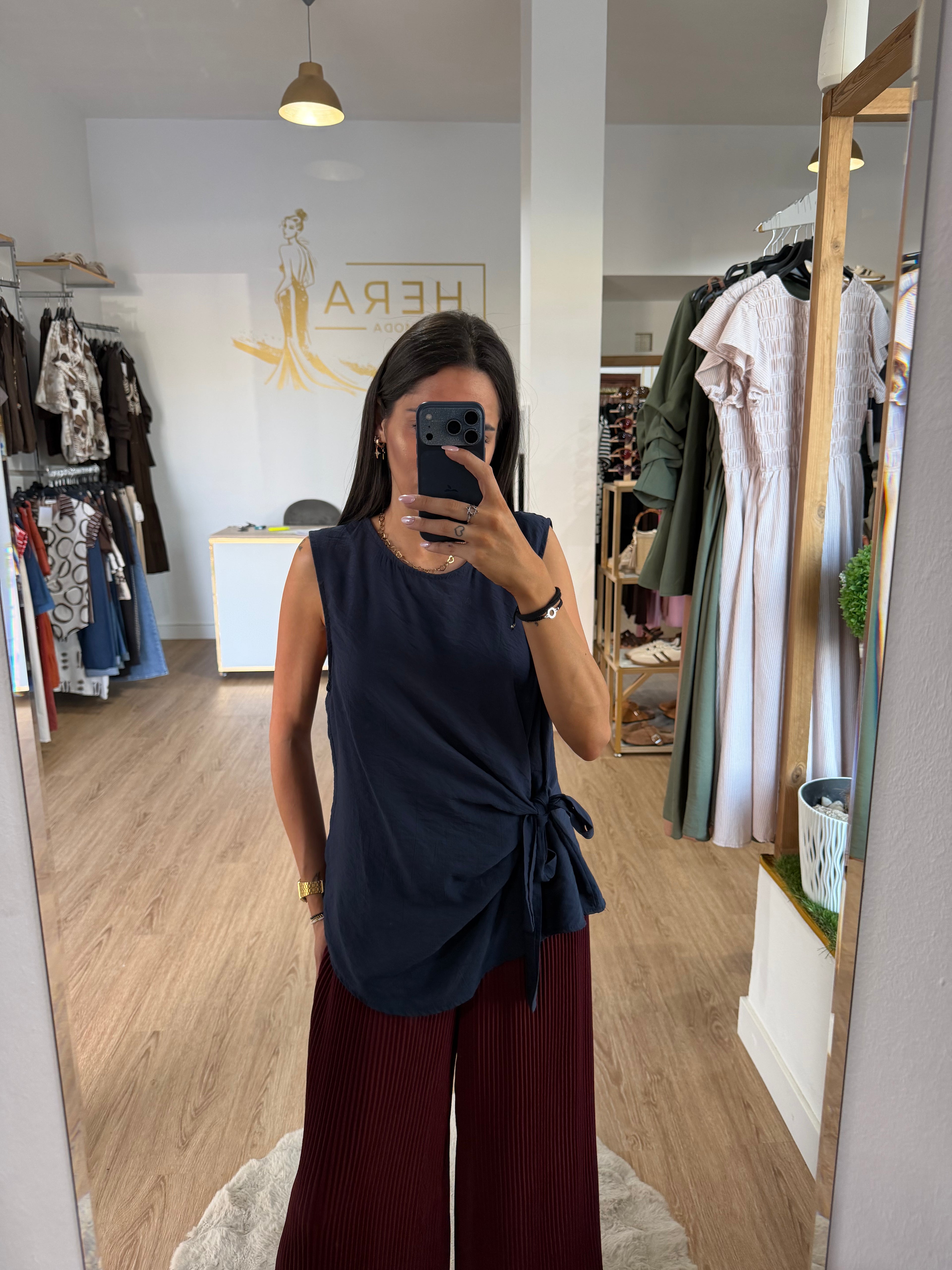 Blusa sin mangas con lazo lateral y corte cruzado / Top Fluido drapeado en cintura
