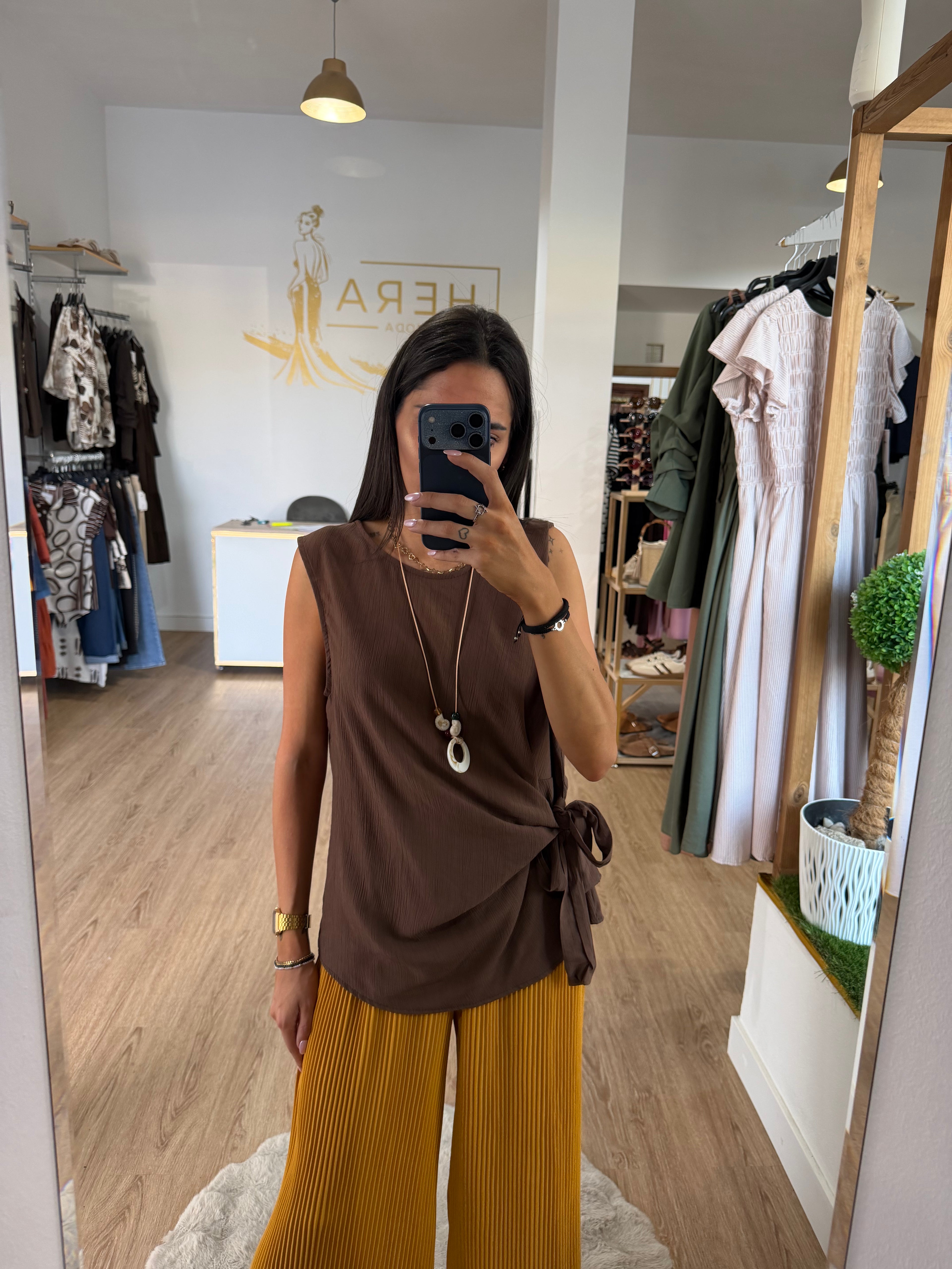 Blusa sin mangas con lazo lateral y corte cruzado / Top Fluido drapeado en cintura