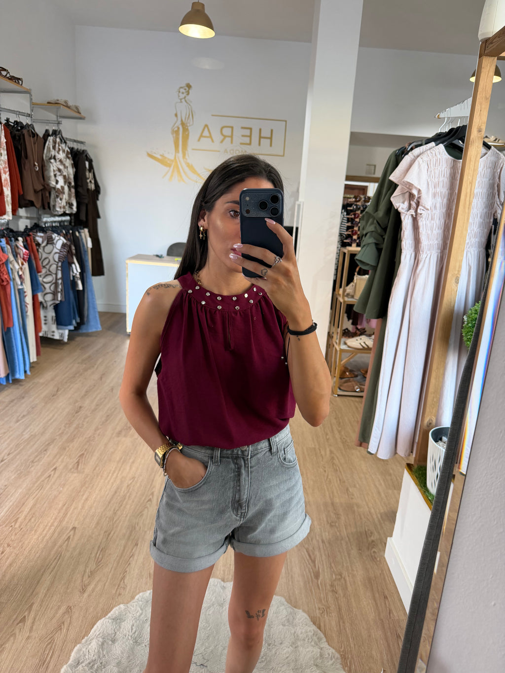Top Fluido Halter con Tachuelas / Blusa Sofisticada sin mangas