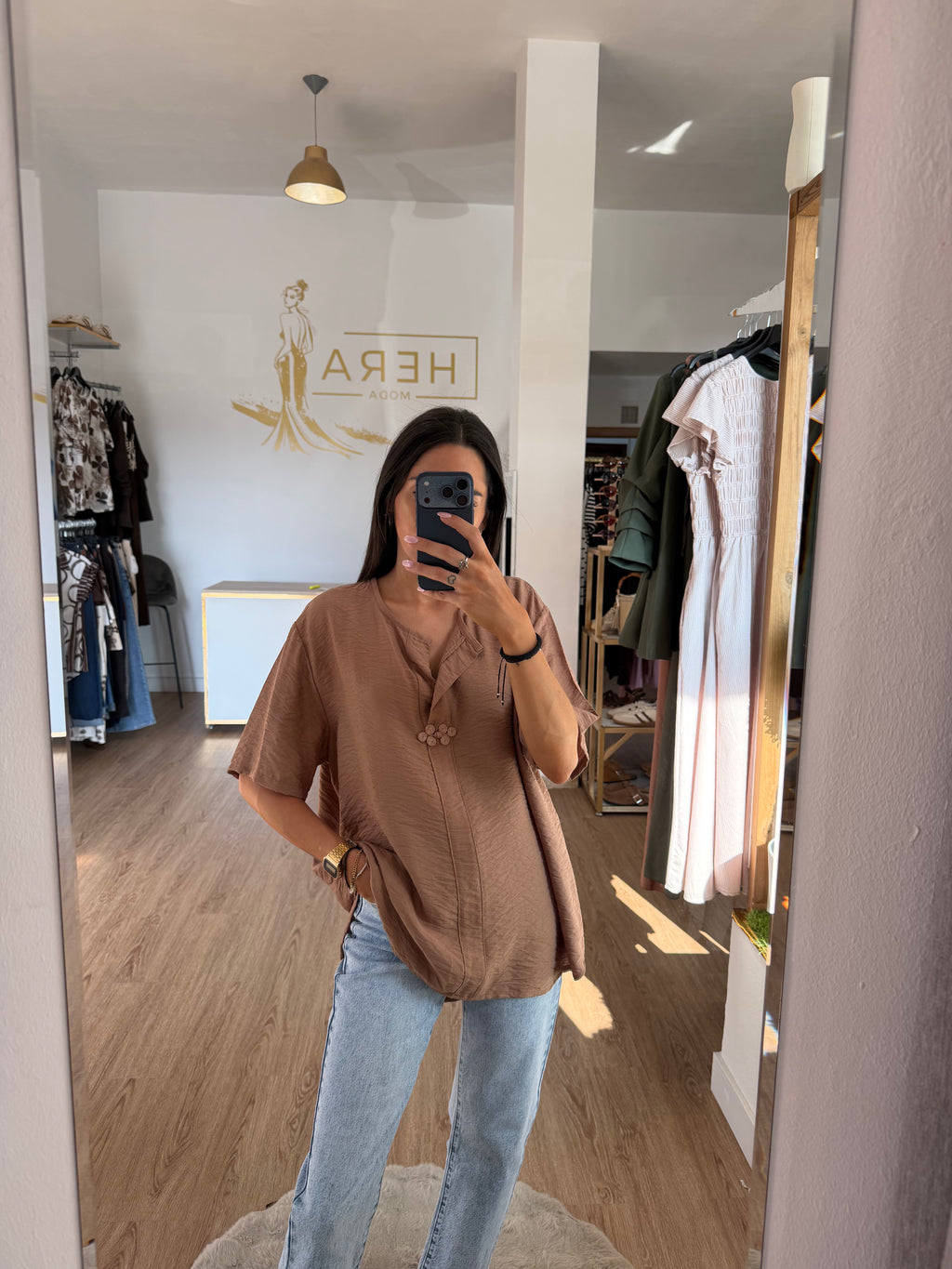 Blusa oversize fluida estilo oriental con botón de nudo / Top manga corta holgado