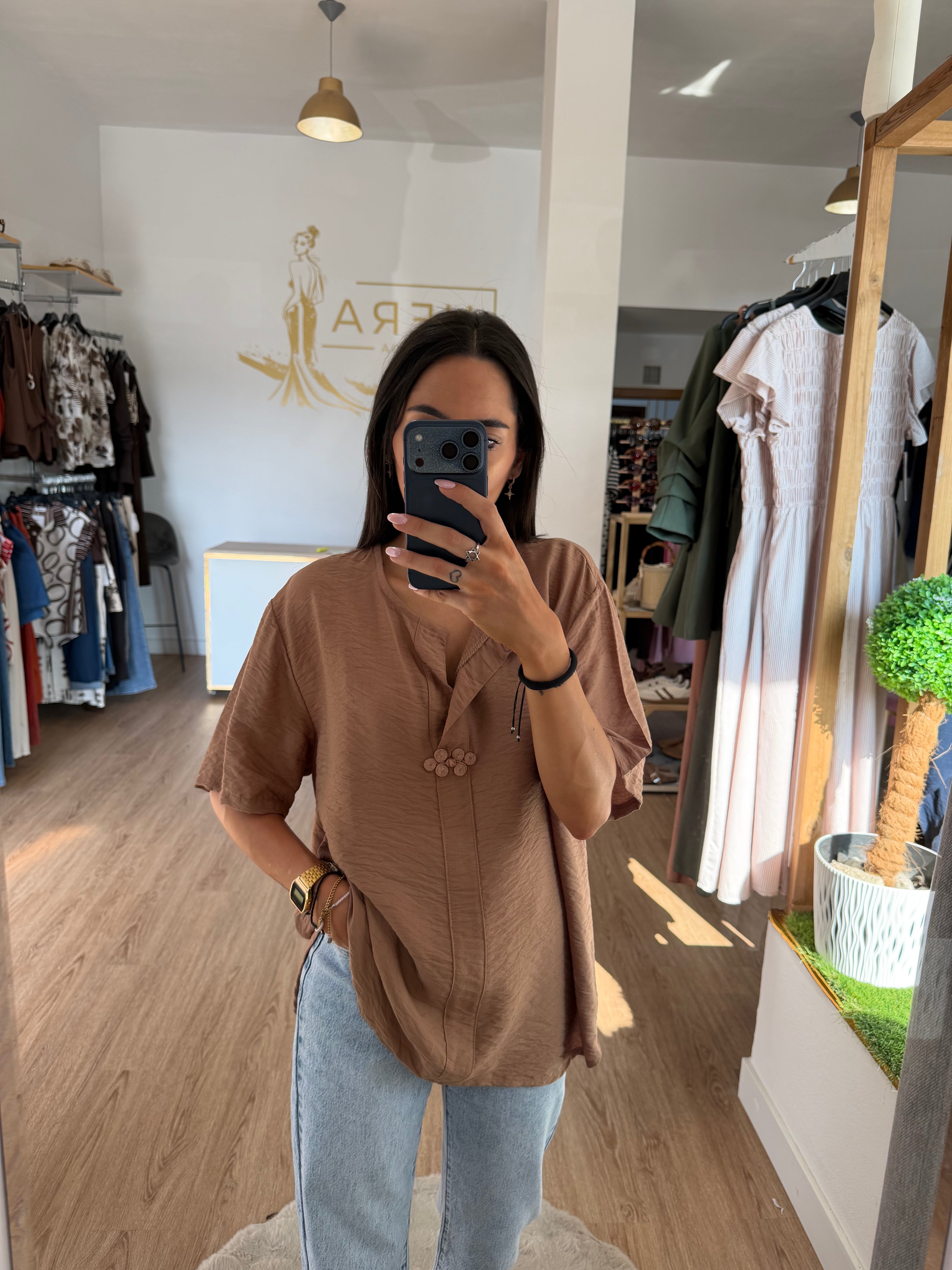 Blusa oversize fluida estilo oriental con botón de nudo / Top manga corta holgado
