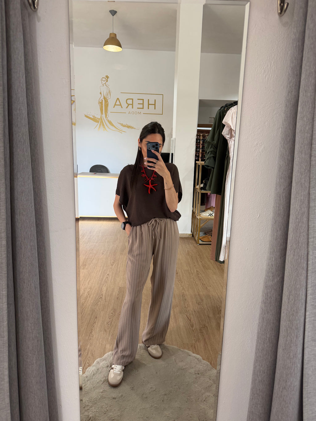 Pantalón fluido raya diplomática