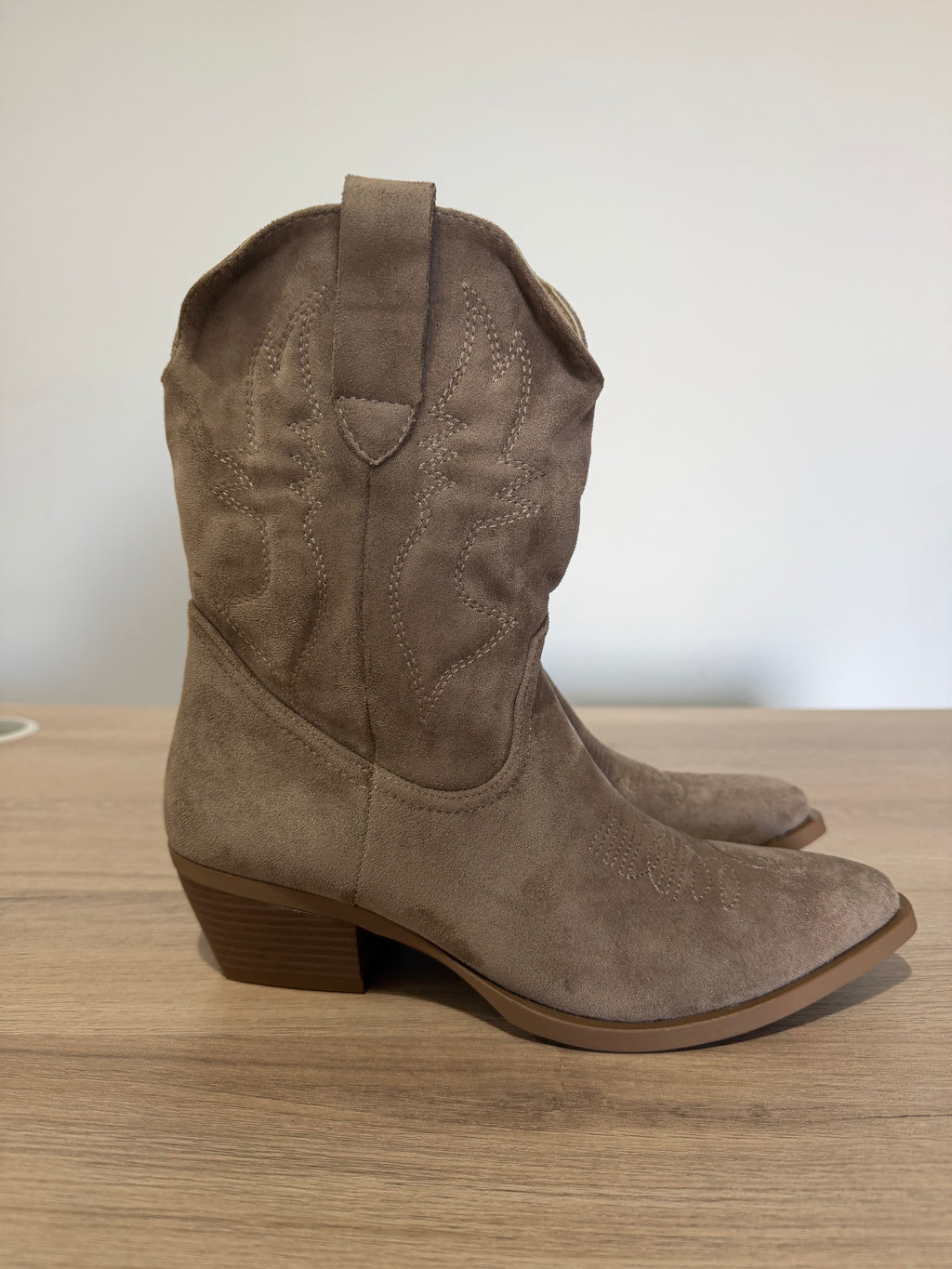 Botas Camperas de Ante / Botines Cowboy Media caña Beige