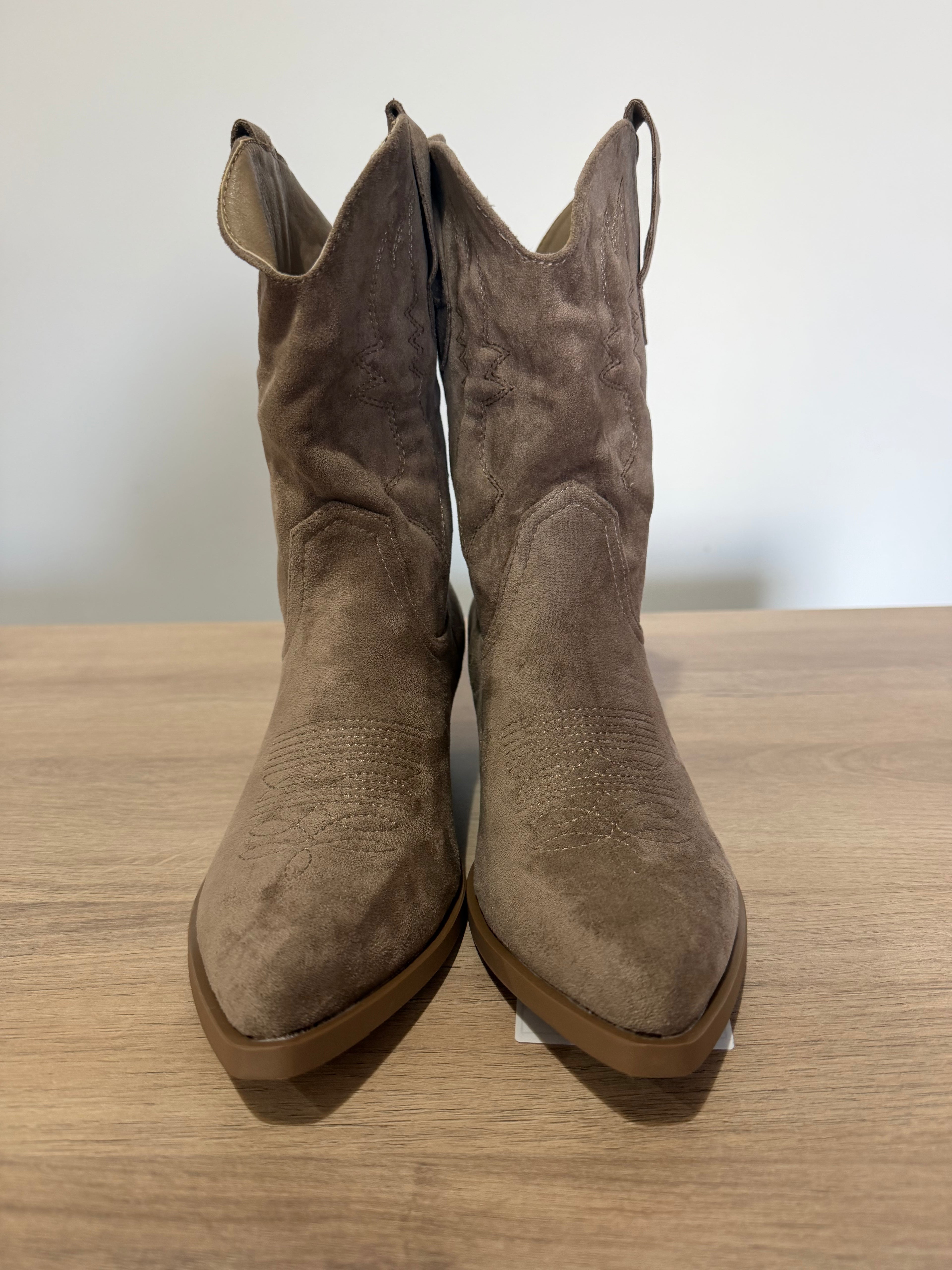 Botas Camperas de Ante / Botines Cowboy Media caña Beige