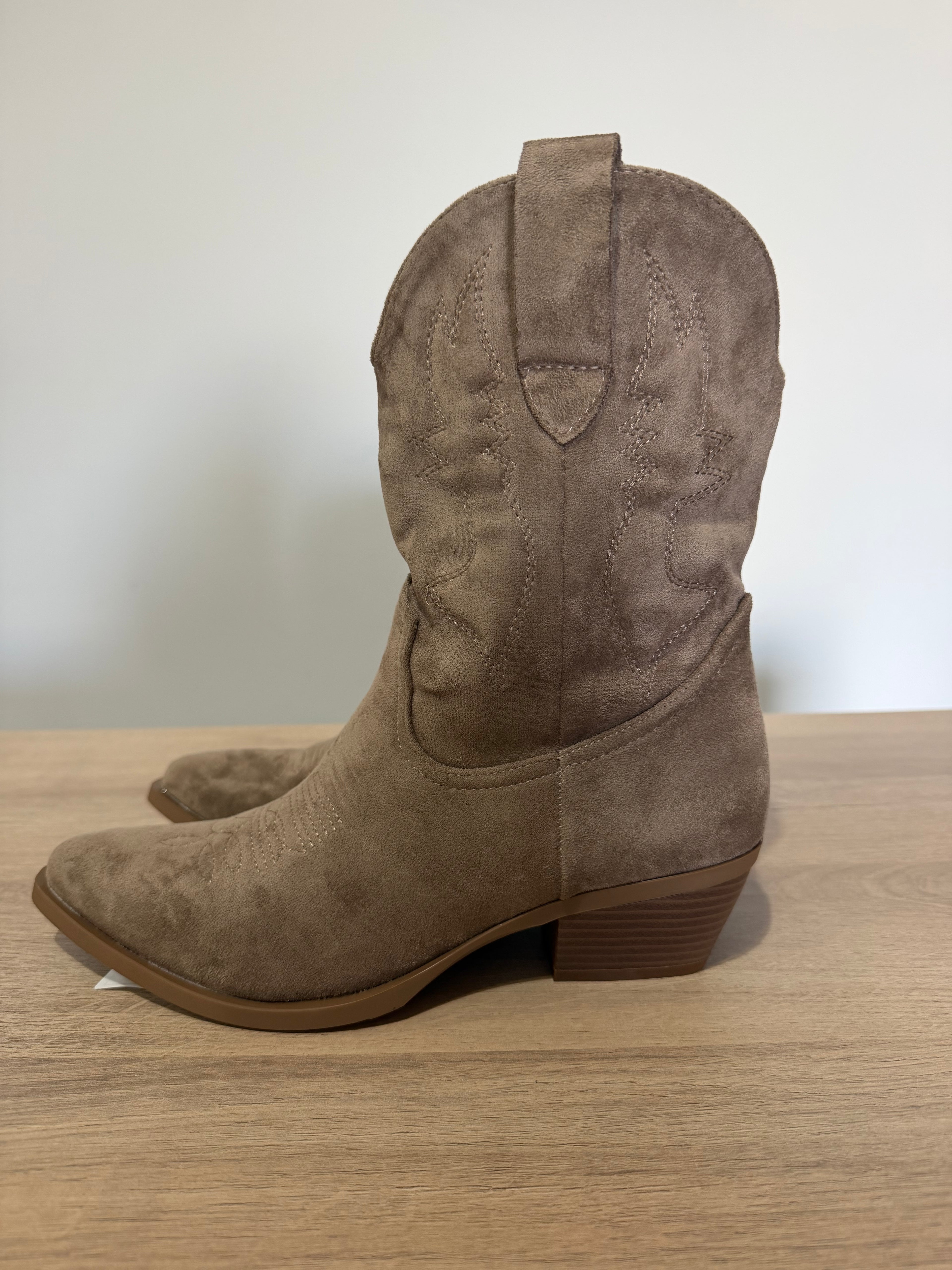 Botas Camperas de Ante / Botines Cowboy Media caña Beige