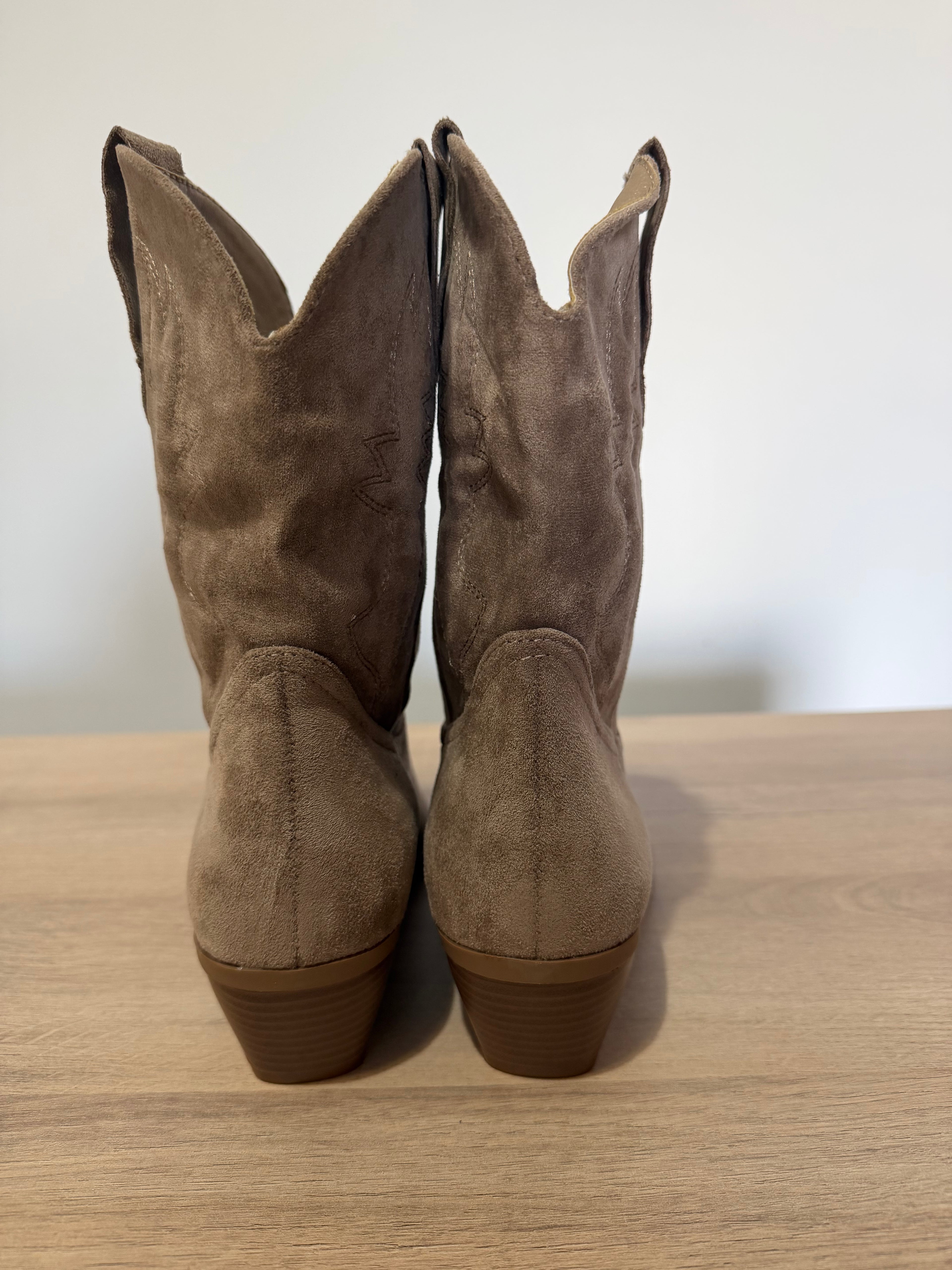 Botas Camperas de Ante / Botines Cowboy Media caña Beige