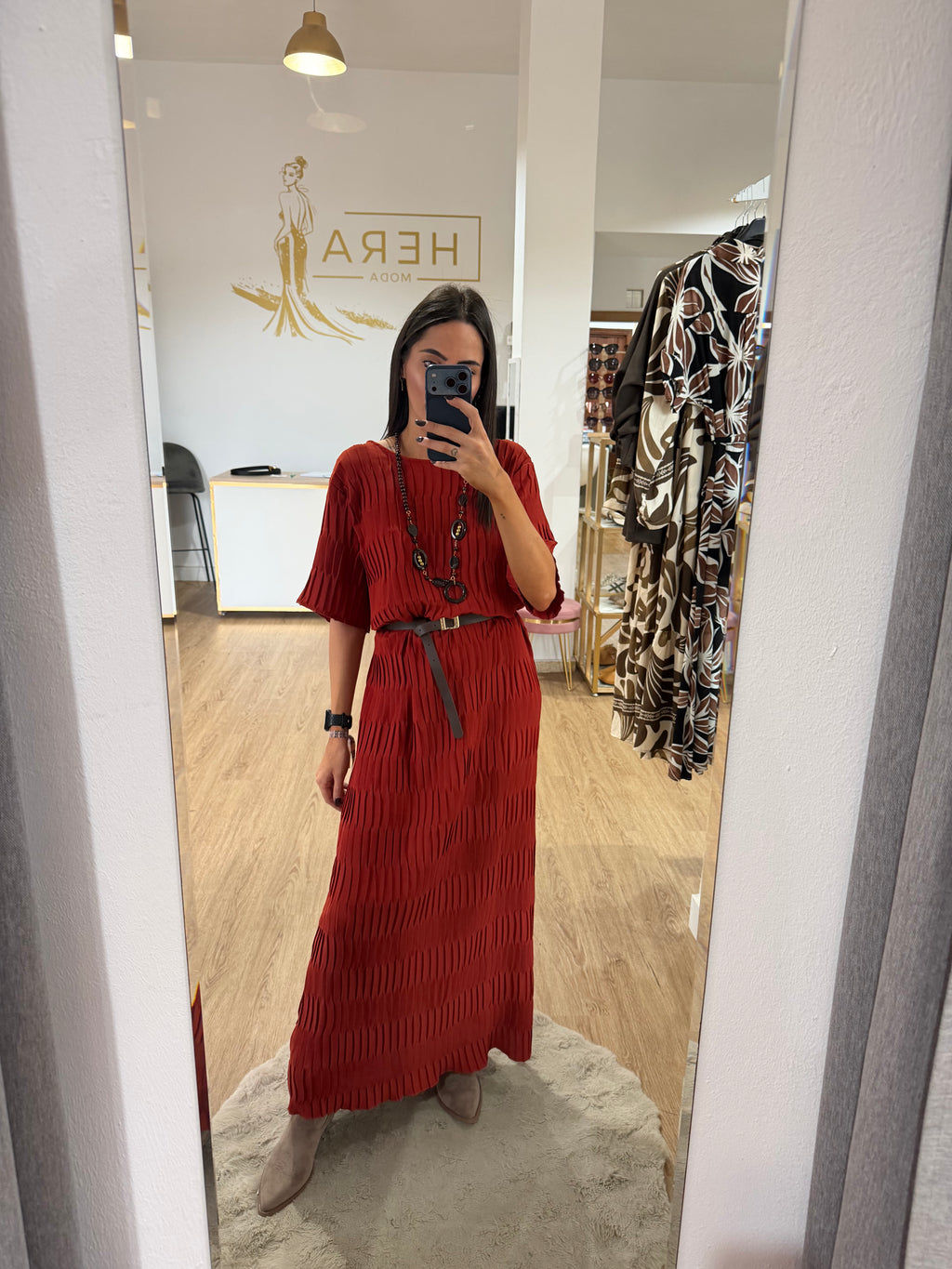 Vestido Midi Plisado con Cinturón / Vestido Fluido Manga Corta