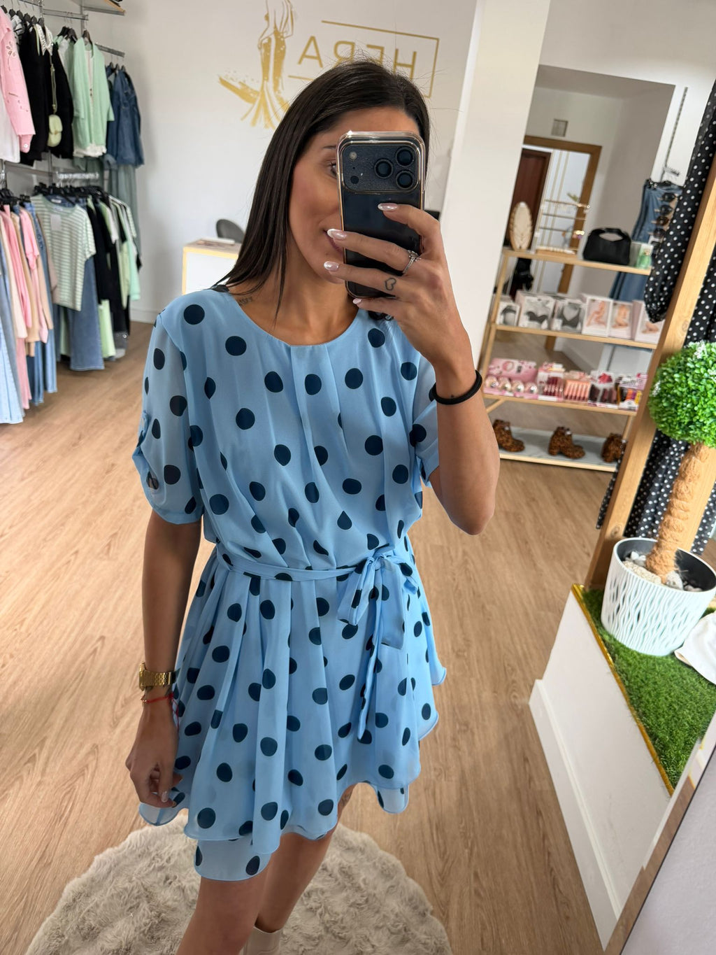 Vestido Corto de Lunares con Vuelo y Cinturón - Estilo Coquette y Divertido