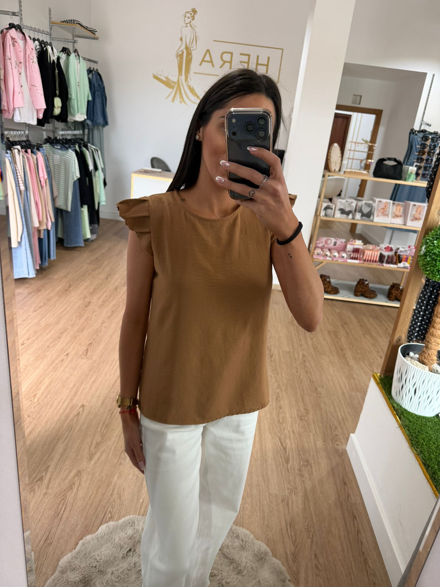 Blusa Fluida con Mangas de Volantes y Textura - Elegancia Diaria