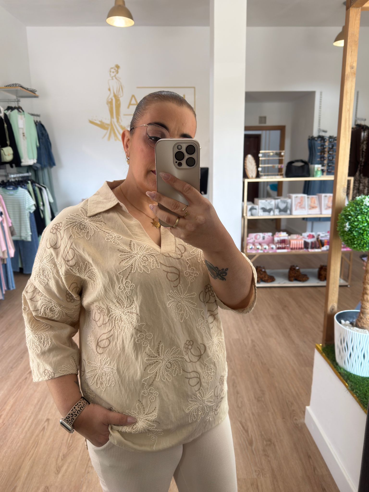 Blusa estilo boho  con bordado floral / Varios colores