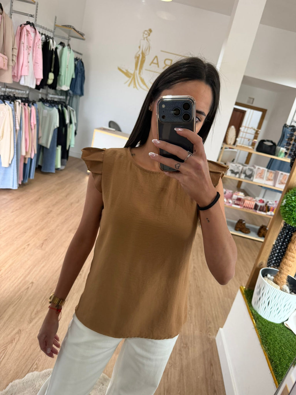 Blusa Fluida con Mangas de Volantes y Textura - Elegancia Diaria