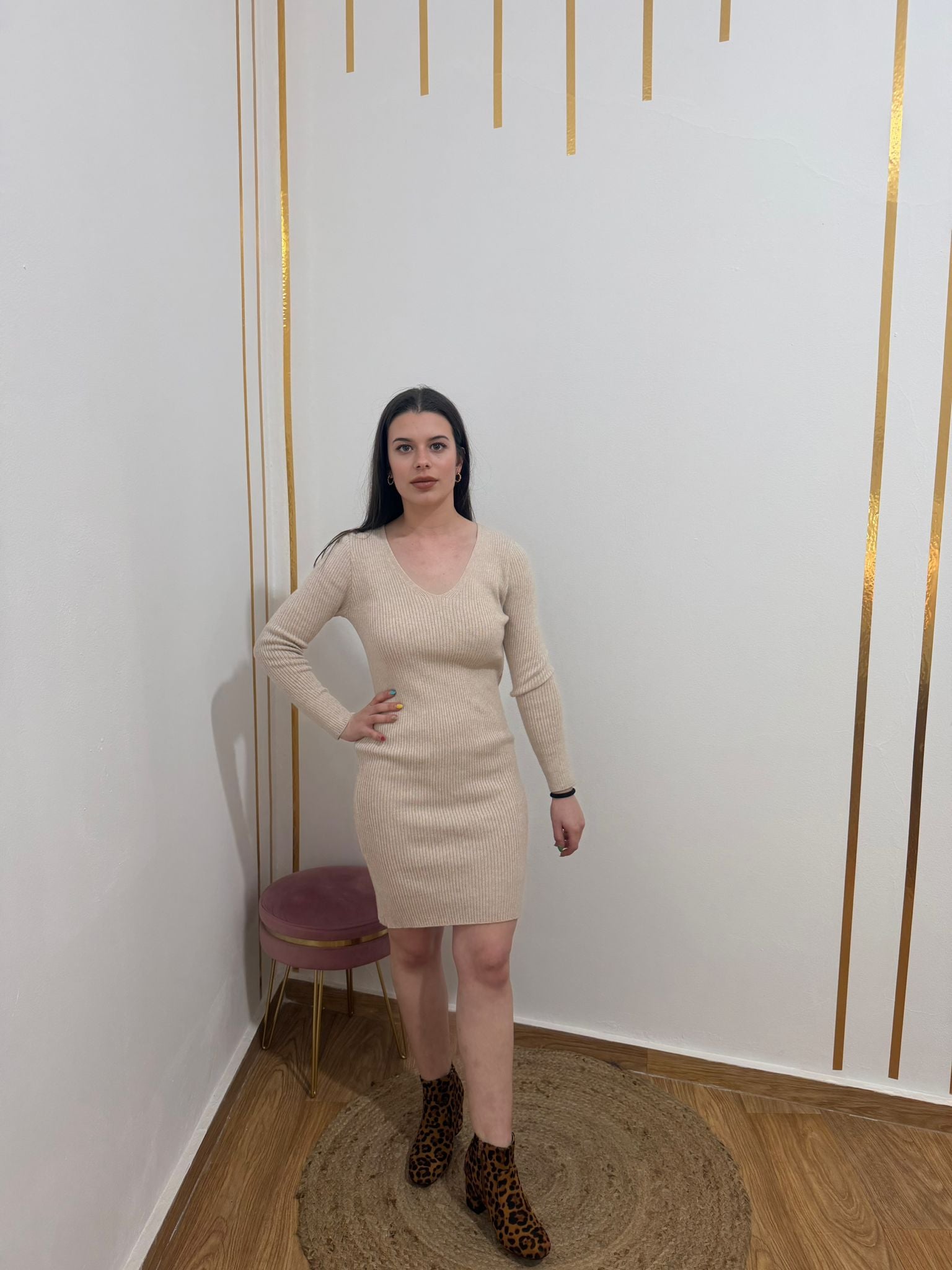 Vestido de Punto Canalé Cuello Pico | Silueta Ajustada