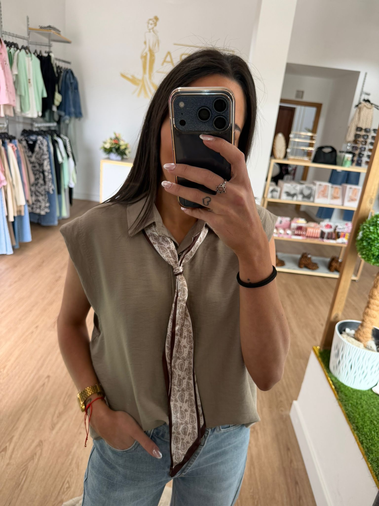 Blusa Sin Mangas con Textura y Detalle de Corbata - 2 colores