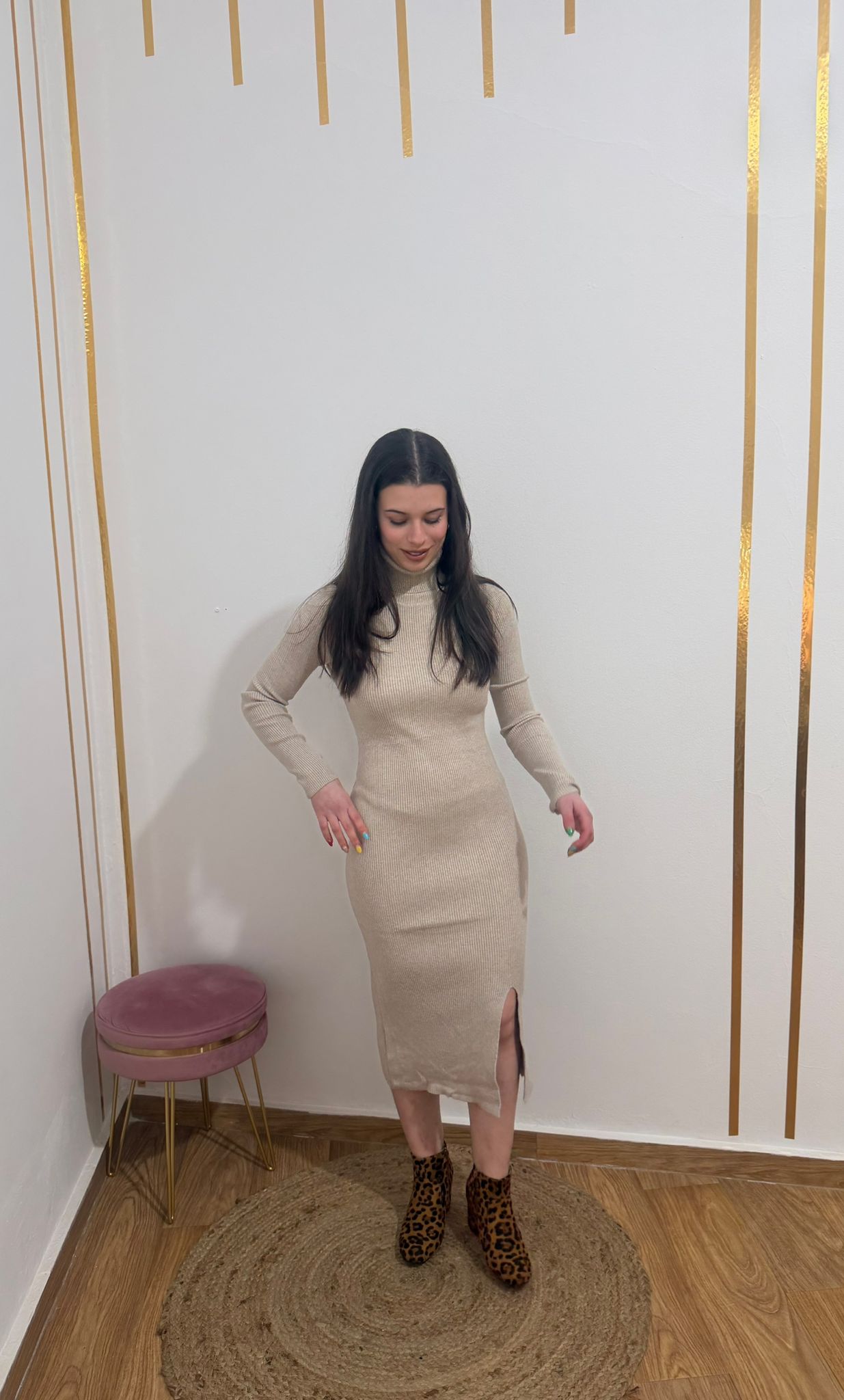Vestido Midi de Punto de Canalé – Tejido Elástico y Ajuste Confort