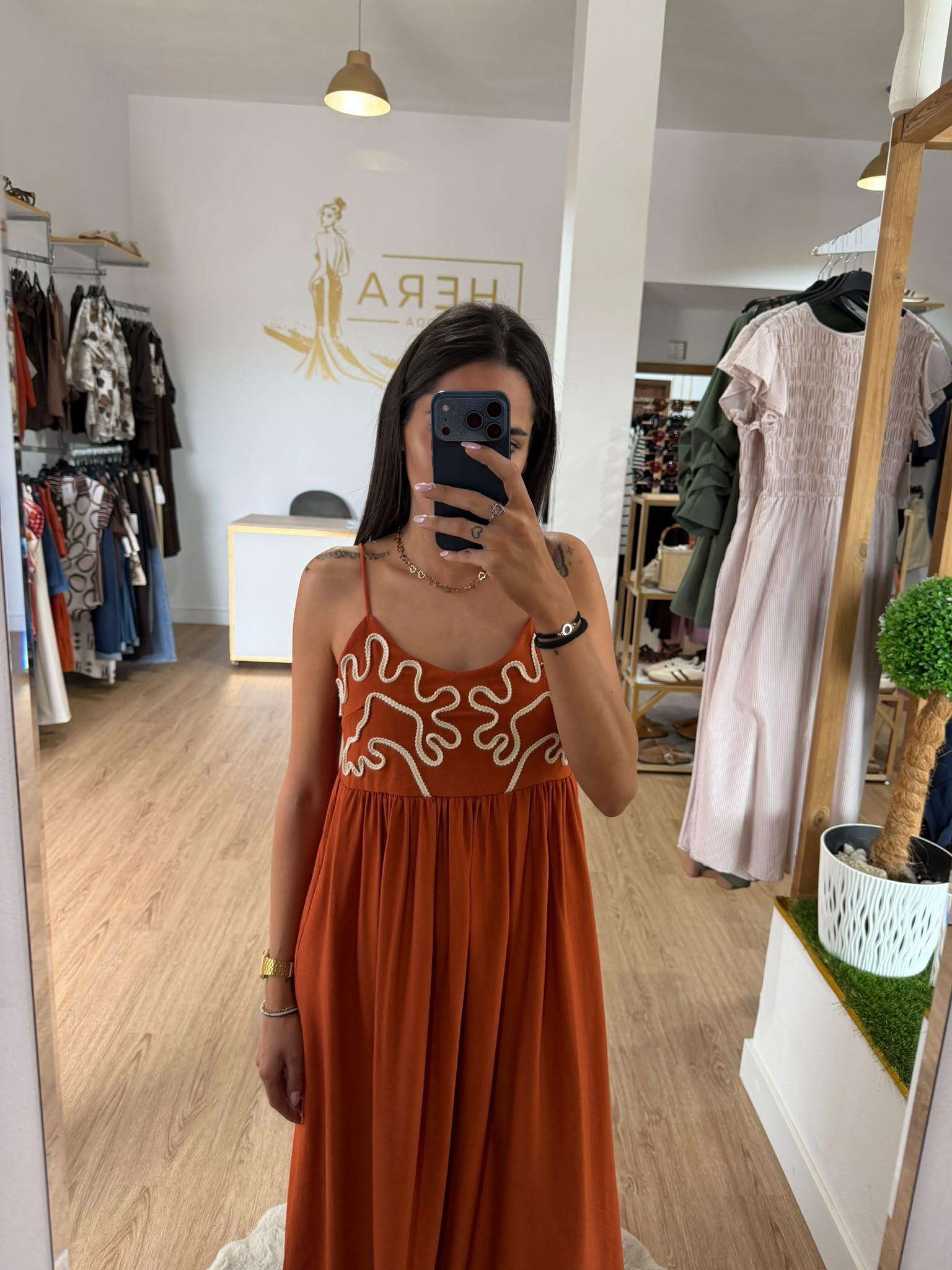 Vestido maxi boho con bordados en relieve / Vestido largo de tirantes corte imperio
