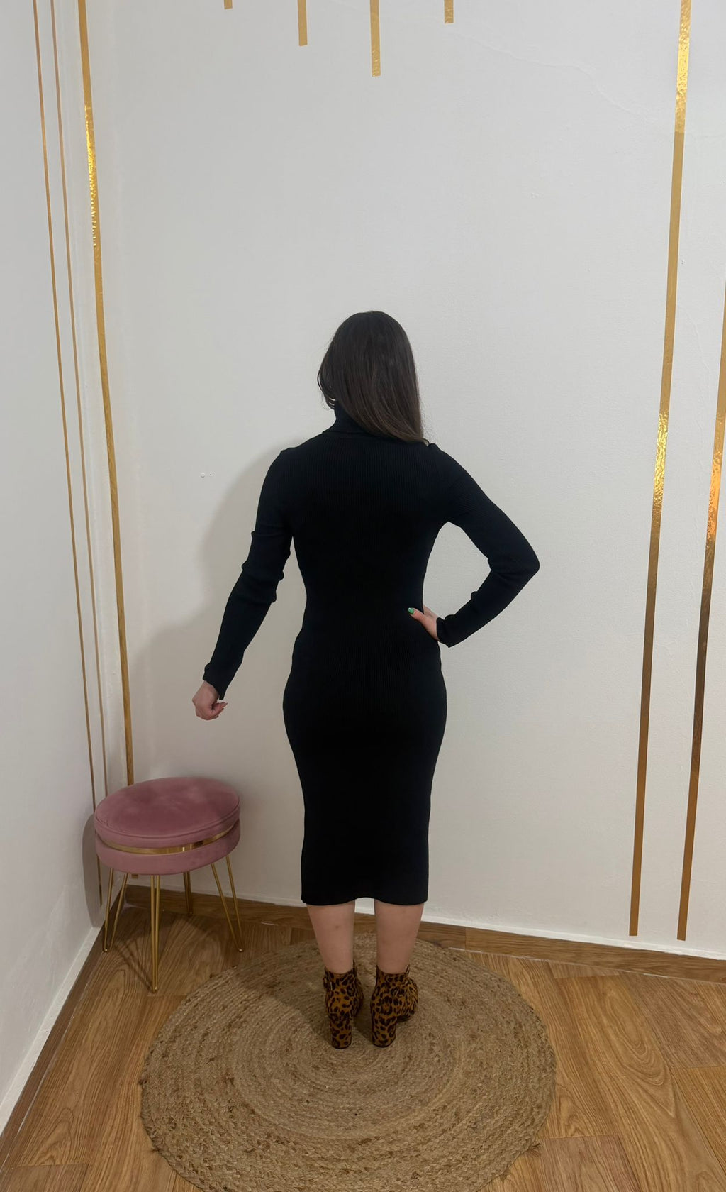 Vestido Midi de Punto de Canalé – Tejido Elástico y Ajuste Confort