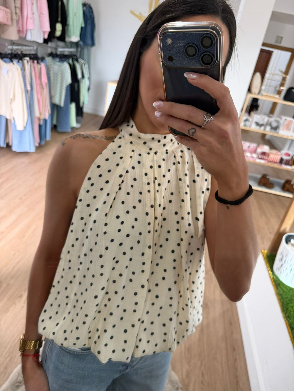 Blusa Halter de Lunares - Estilo Romántico en tono  crema y negro