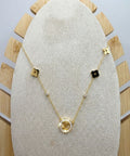 Collar de acero inoxidable con Medallón LV y Motivos Florales | Elegancia Exclusiva
