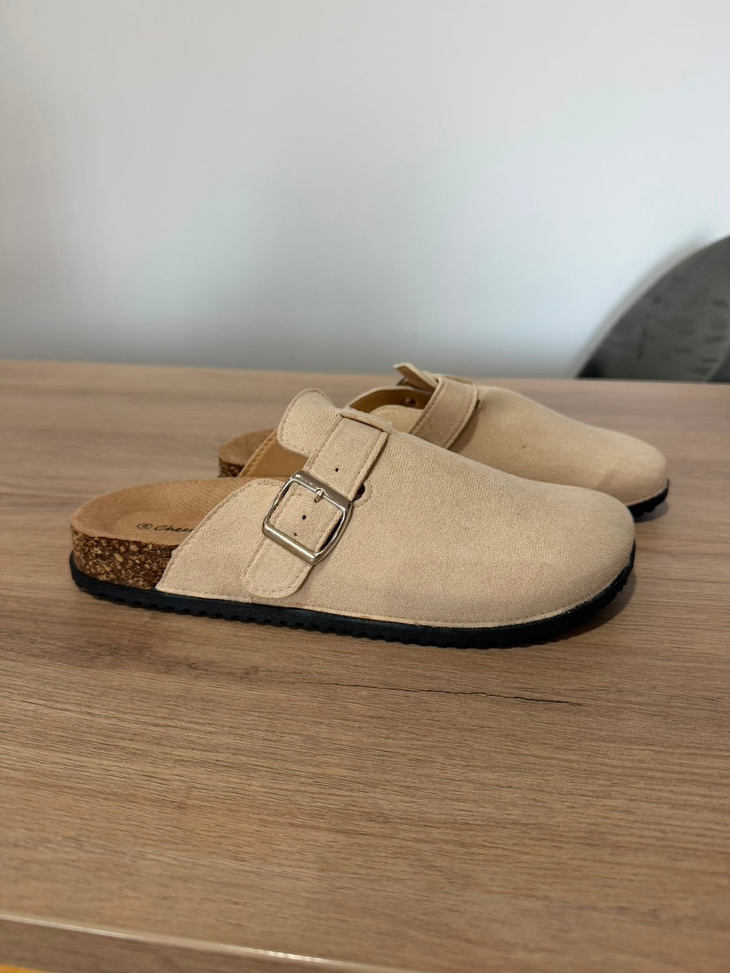 Zueco Destalonado Casual Beige - Calzado de Ante Mujer