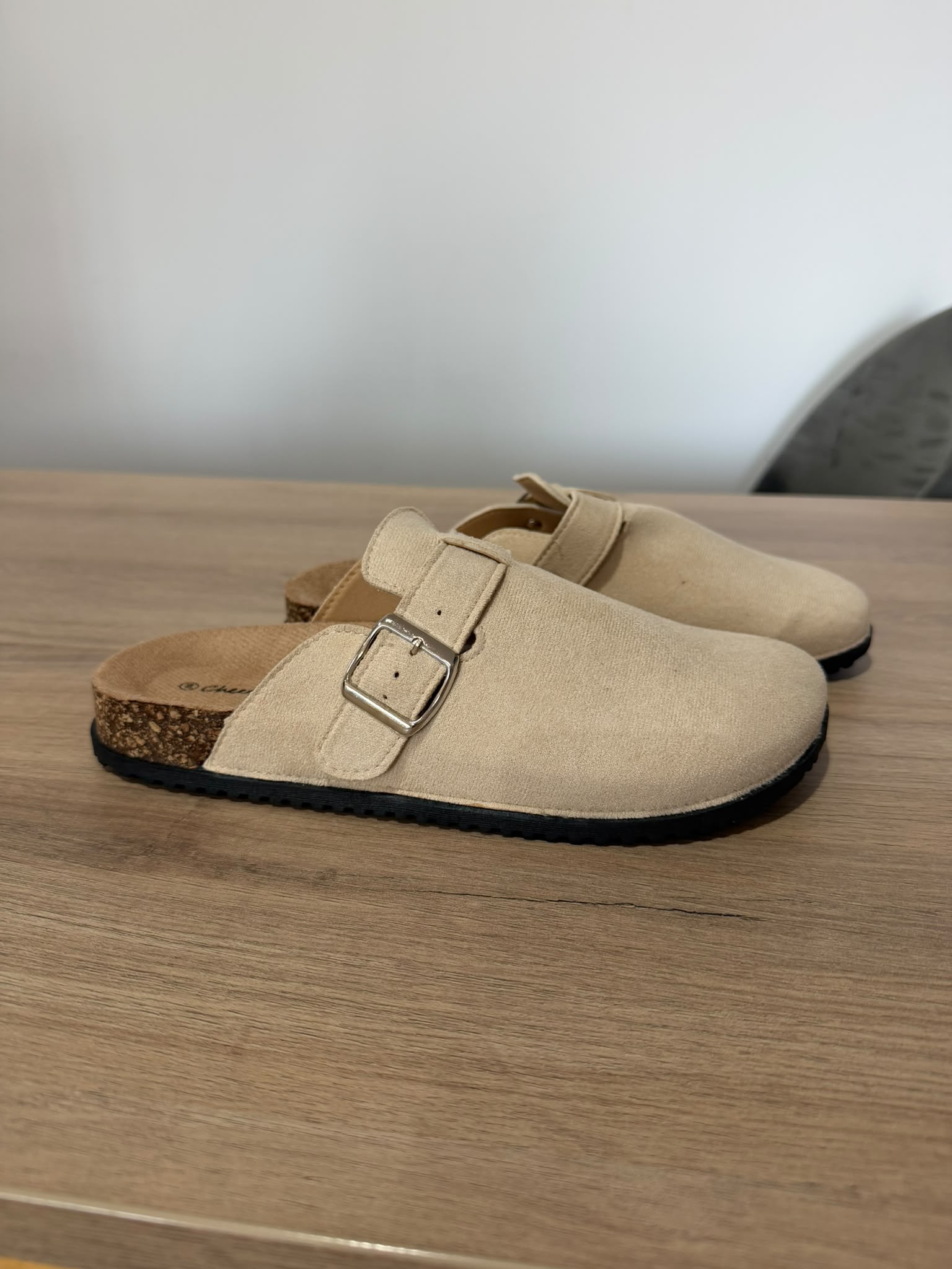 Zueco Destalonado Casual Beige - Calzado de Ante Mujer