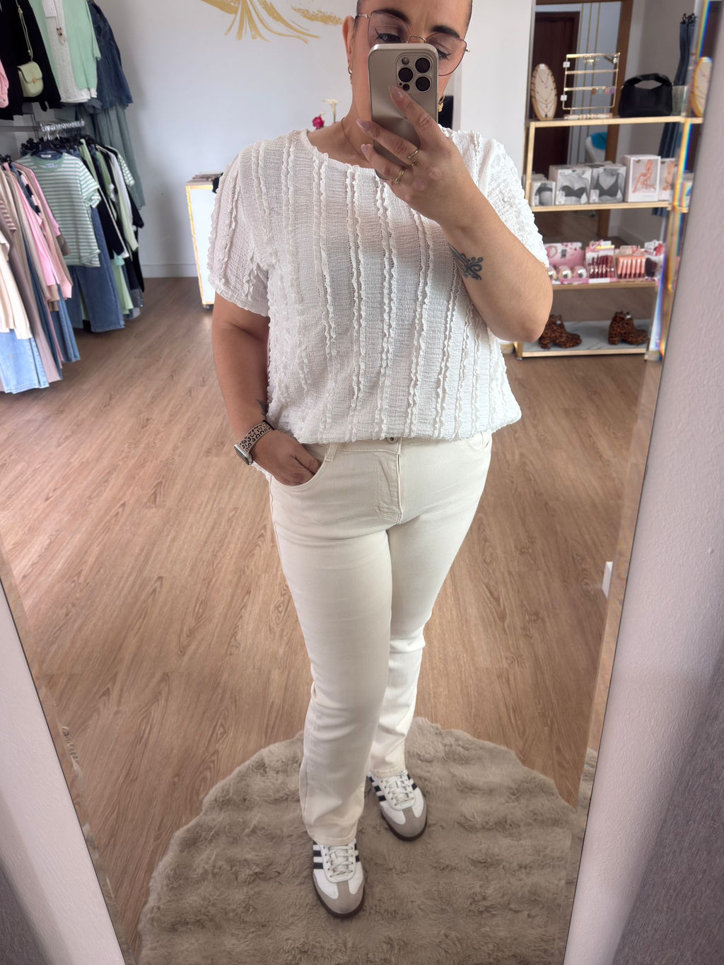 Blusa Blanca de Textura corrugada con Volantes - Estilo boho-chic