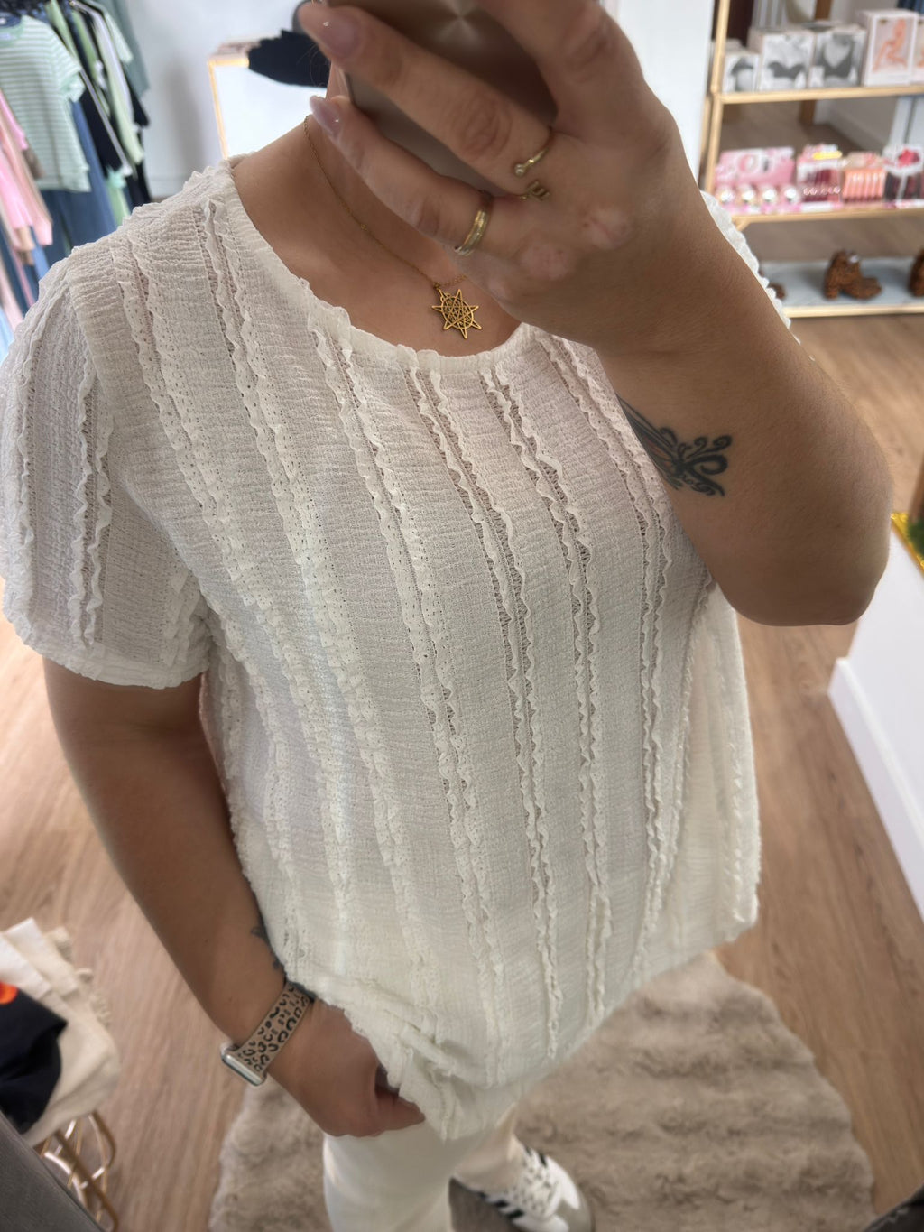 Blusa Blanca de Textura corrugada con Volantes - Estilo boho-chic