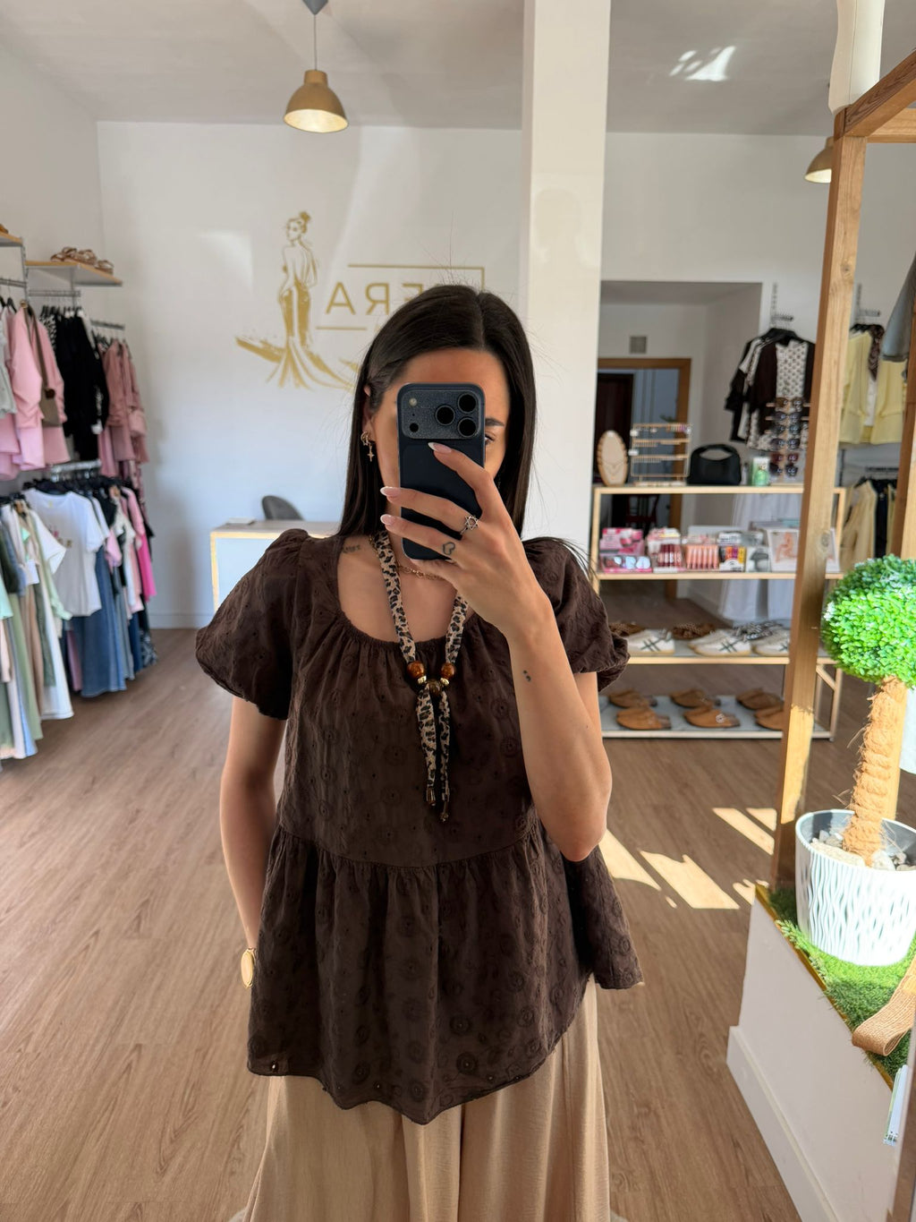 Blusa Fluida con Bordado y Manga Abullonada / Blusa Romántica