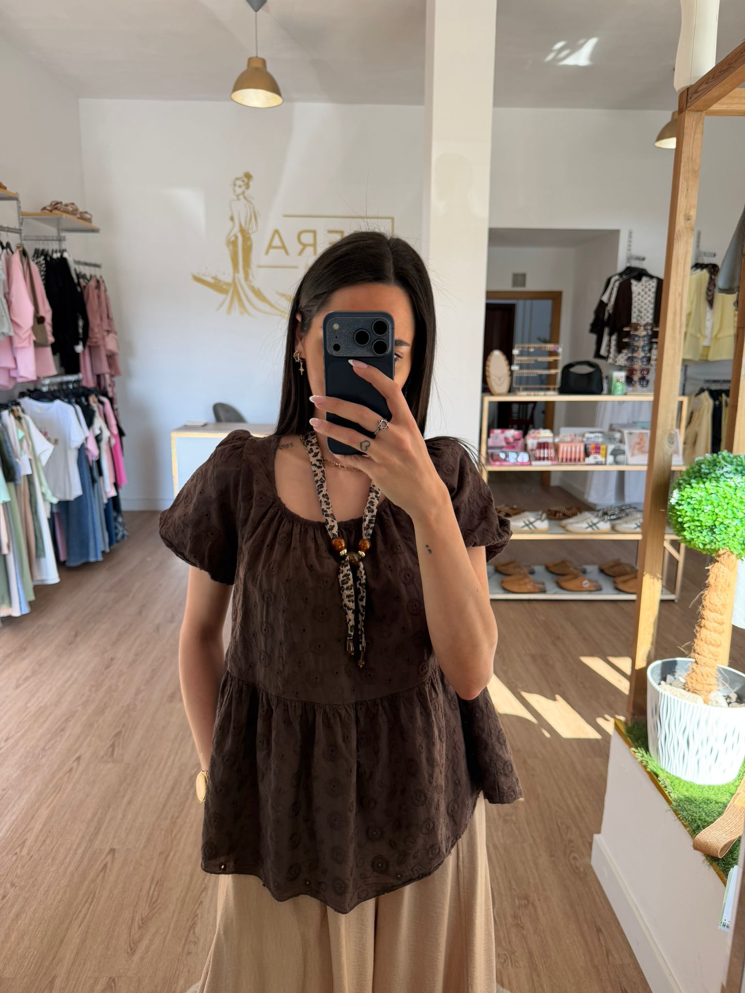 Blusa Fluida con Bordado y Manga Abullonada / Blusa Romántica