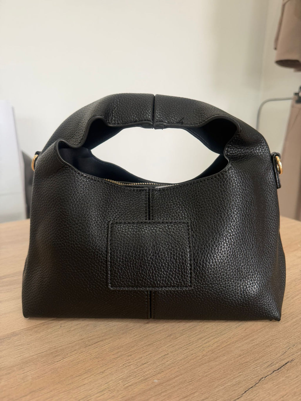 Bolso de Mano Hobo Minimalista | Diseño Asa Rígida