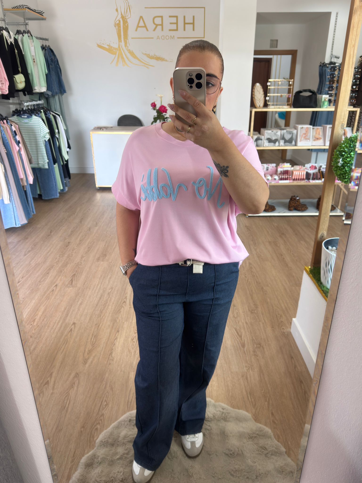 Camiseta Oversize Premium con Bordado en Relieve - Comodidad y Diseño