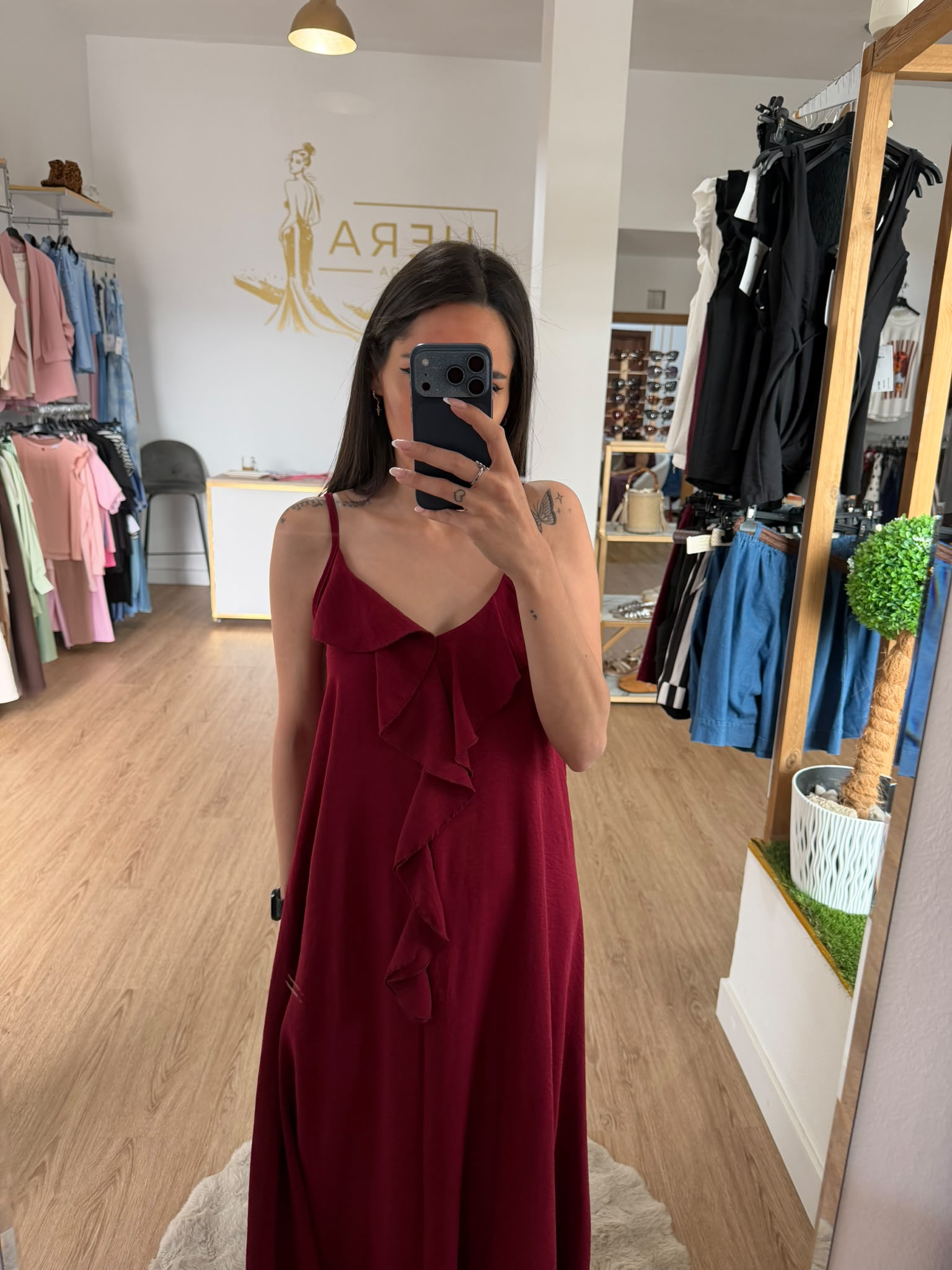 Vestido maxi fluido con volantes en cascada / Vestido largo de tirantes de escote v