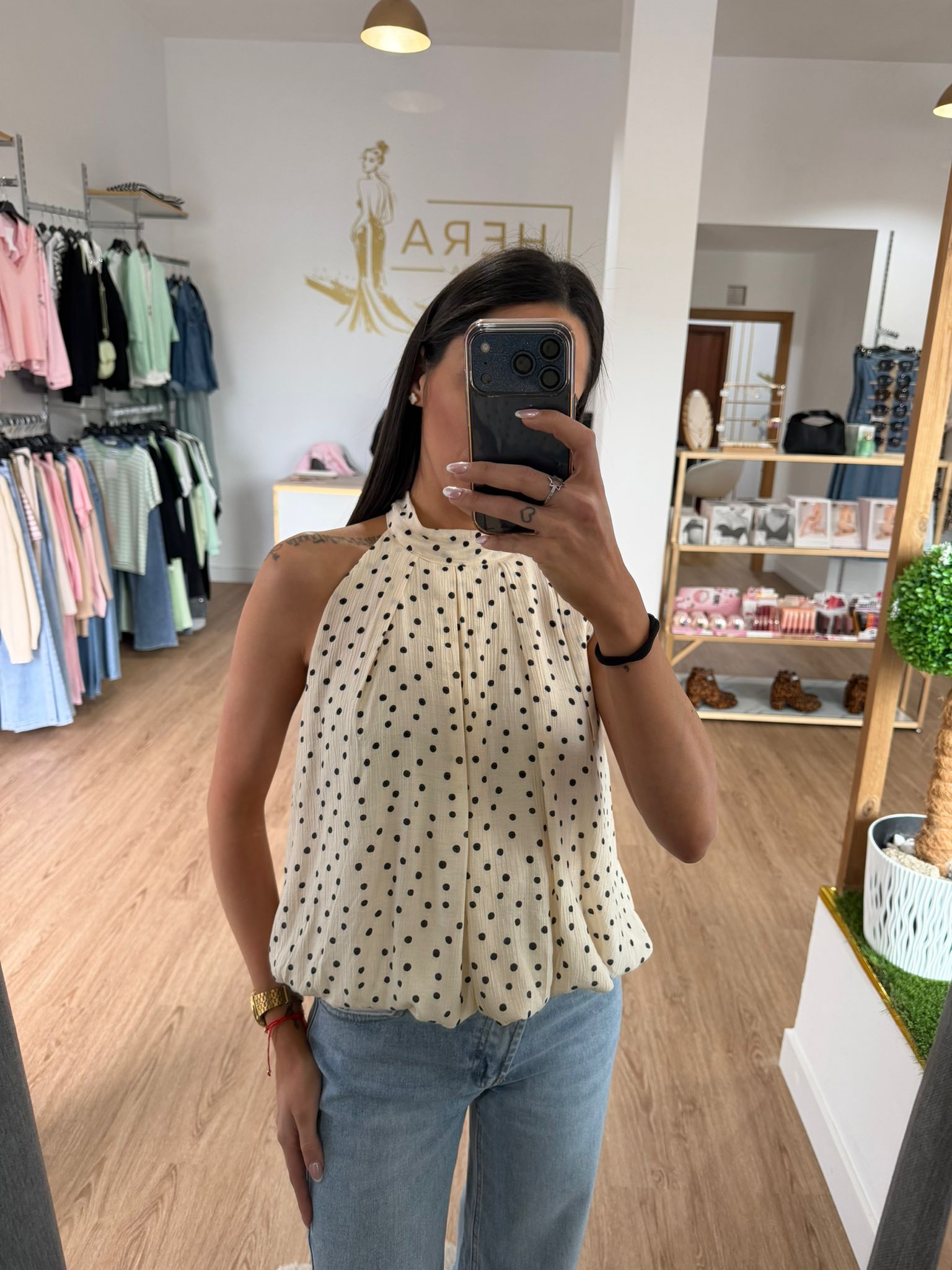 Blusa Halter de Lunares - Estilo Romántico en tono  crema y negro