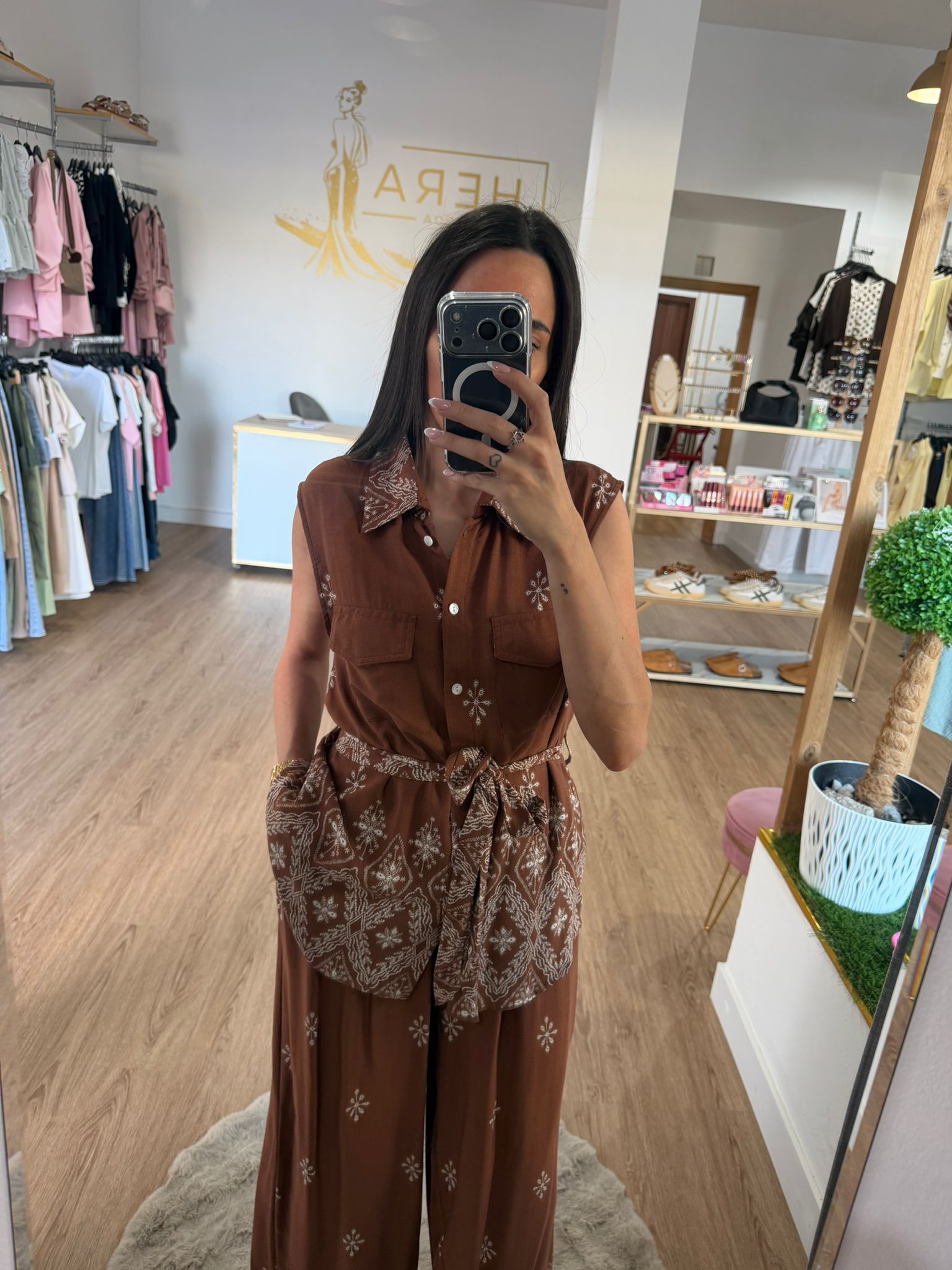 Conjunto de dos Piezas Estampado / Chaleco Camisero Largo y Pantalón Fluido