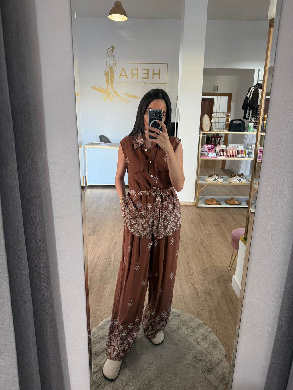 Conjunto de dos Piezas Estampado / Chaleco Camisero Largo y Pantalón Fluido