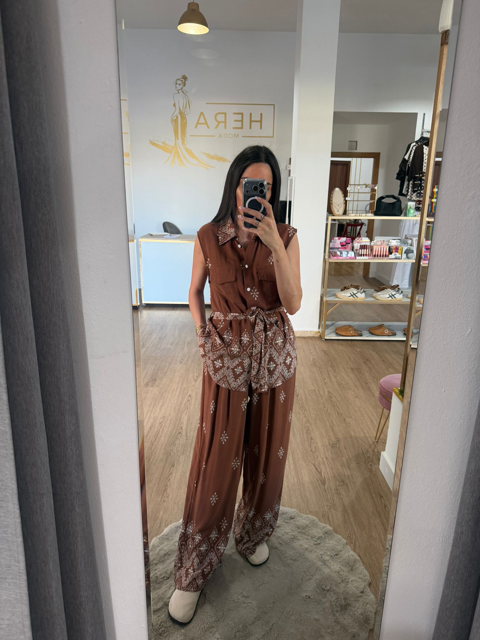 Conjunto de dos Piezas Estampado / Chaleco Camisero Largo y Pantalón Fluido